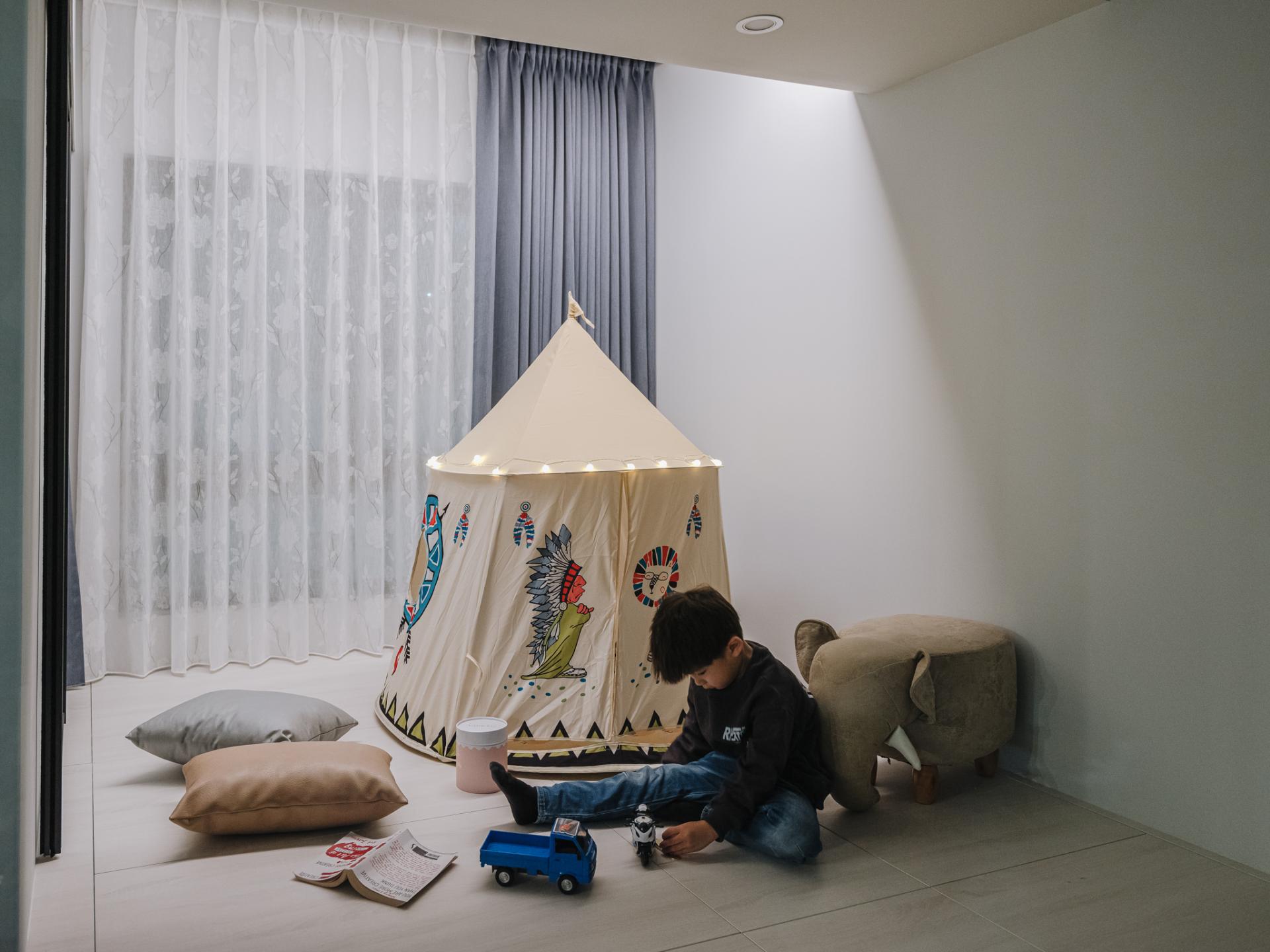 London Design Awards Winner - Grisaille Whispers, Alicante Veil
