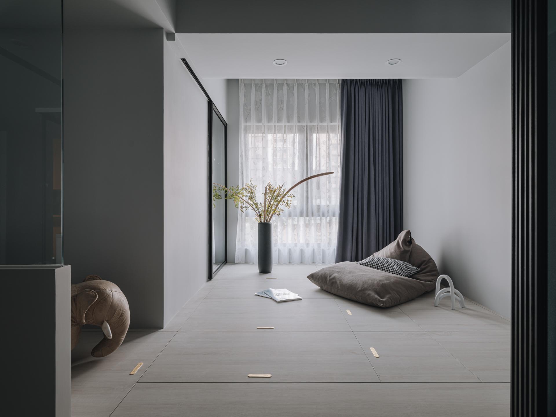 London Design Awards Winner - Grisaille Whispers, Alicante Veil
