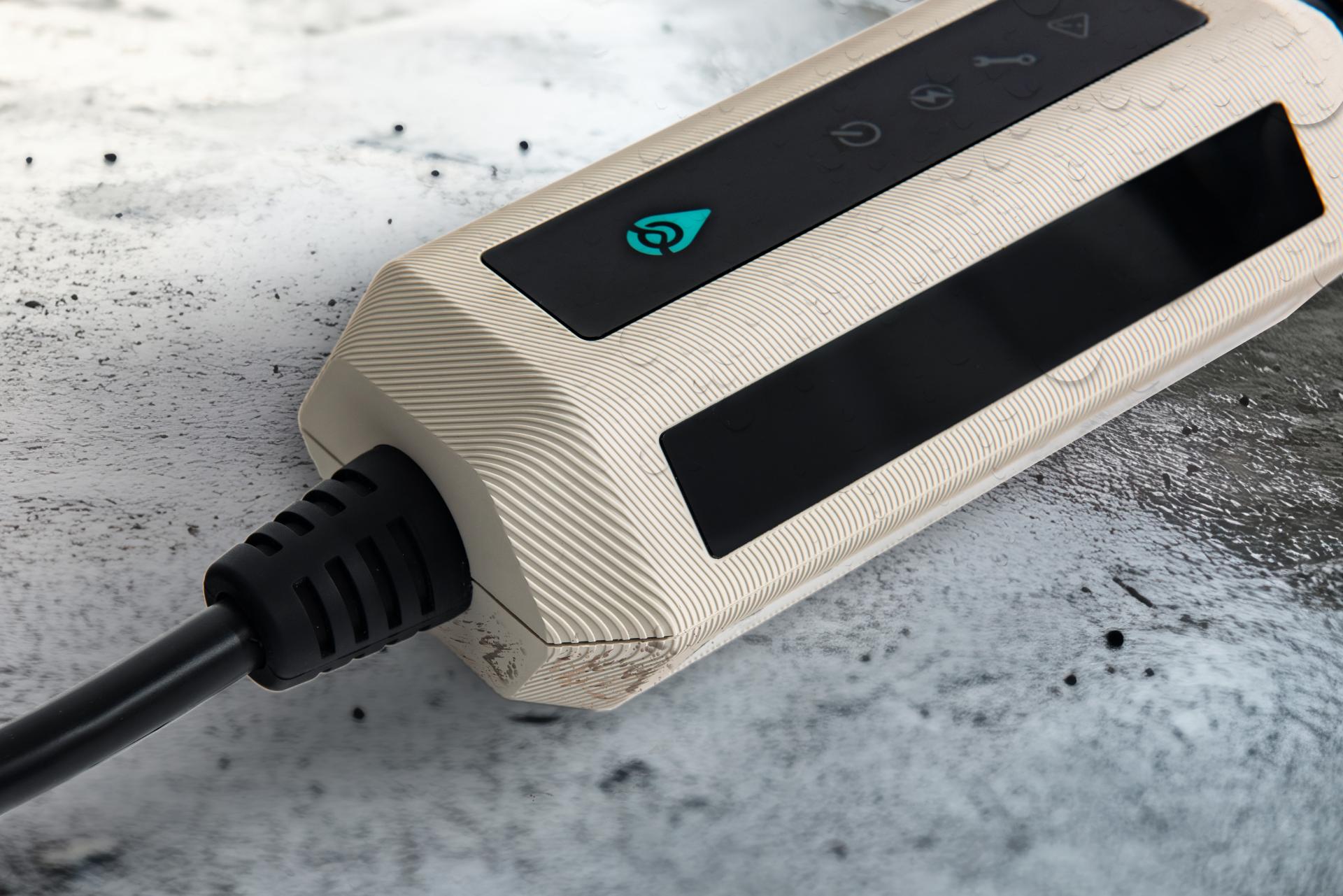 London Design Awards Winner - EVLEI Series 3.5kW Portable EV Charger