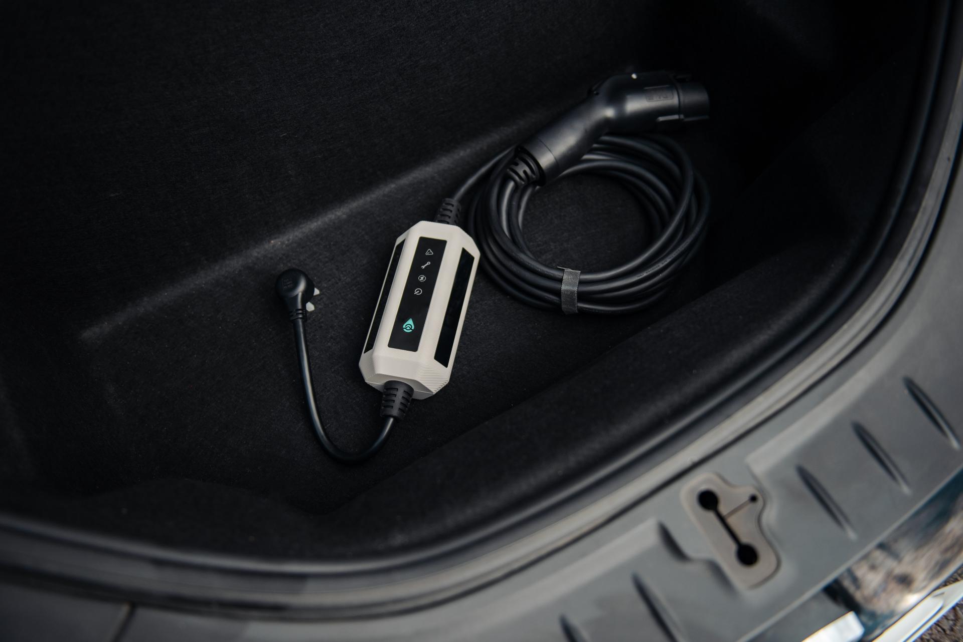 London Design Awards Winner - EVLEI Series 3.5kW Portable EV Charger