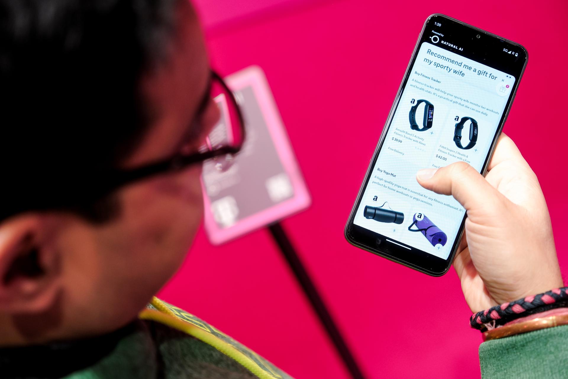 London Design Awards Winner - Concept AI Phone