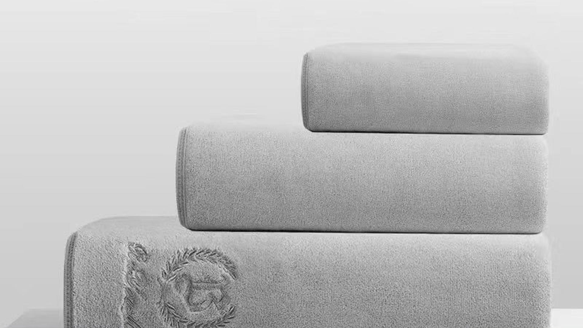 London Design Awards Winner - Snow Bath Towel