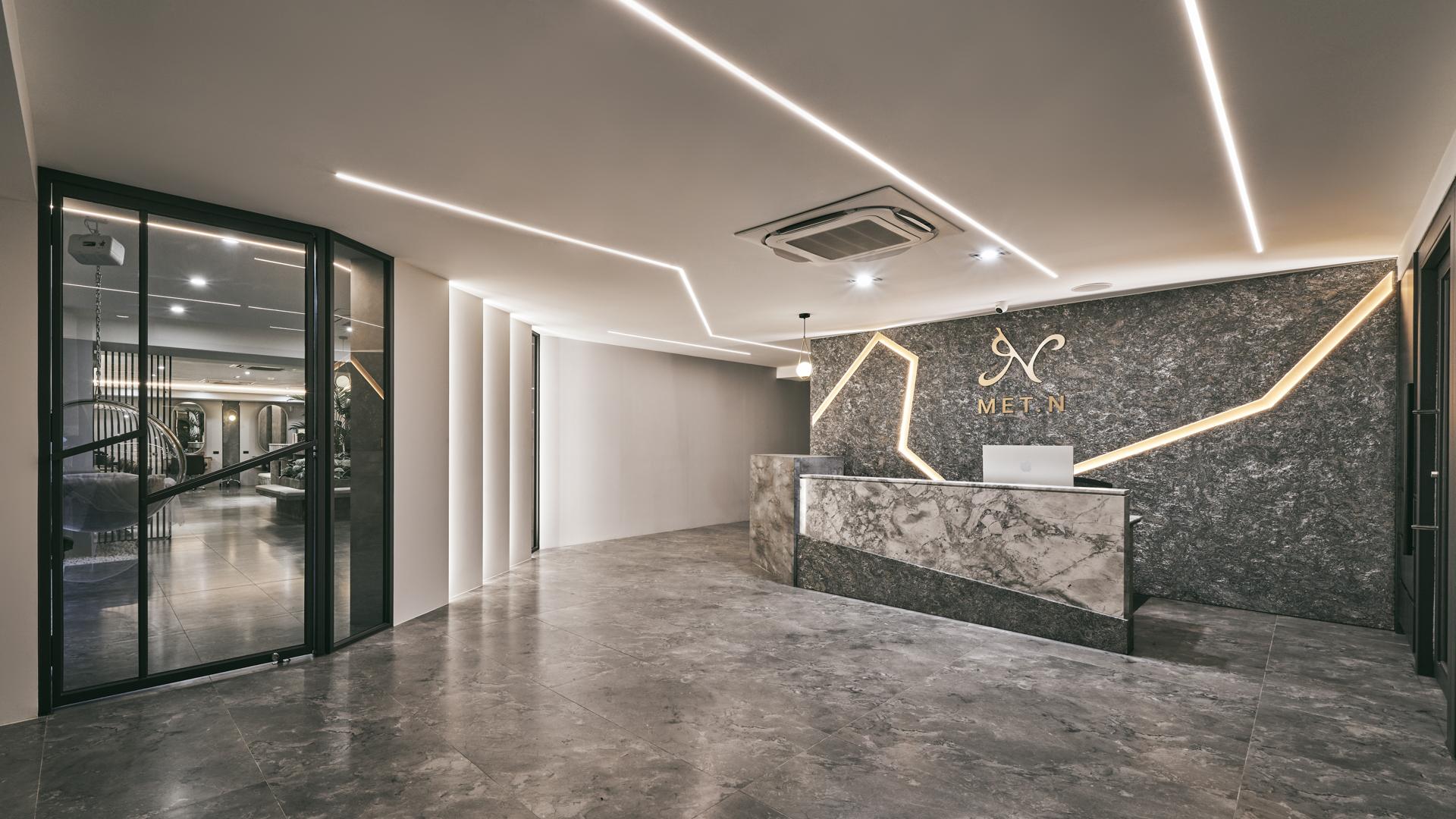 London Design Awards Winner - MET.N Salon
