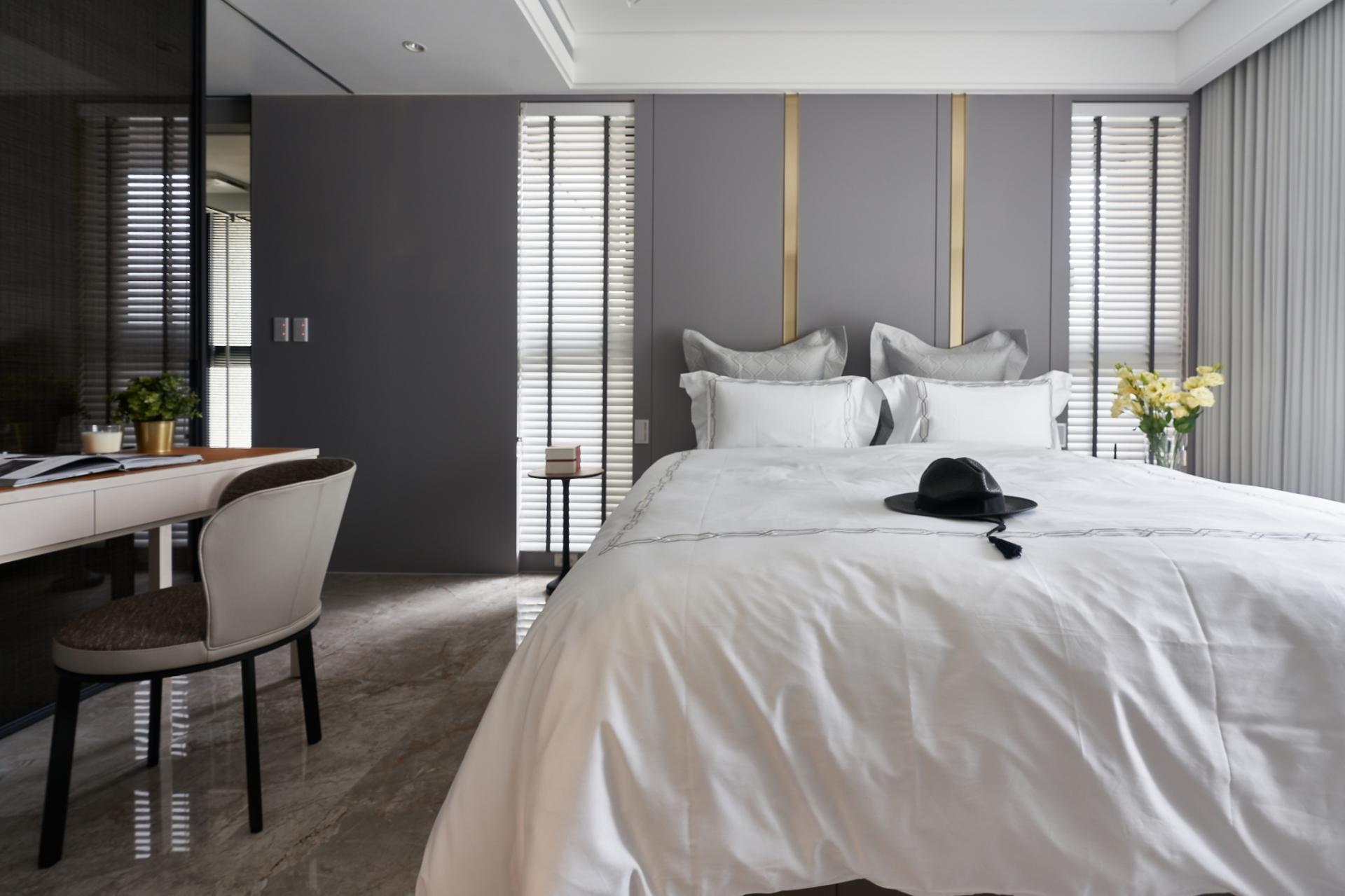 London Design Awards Winner - Luminous Echoes