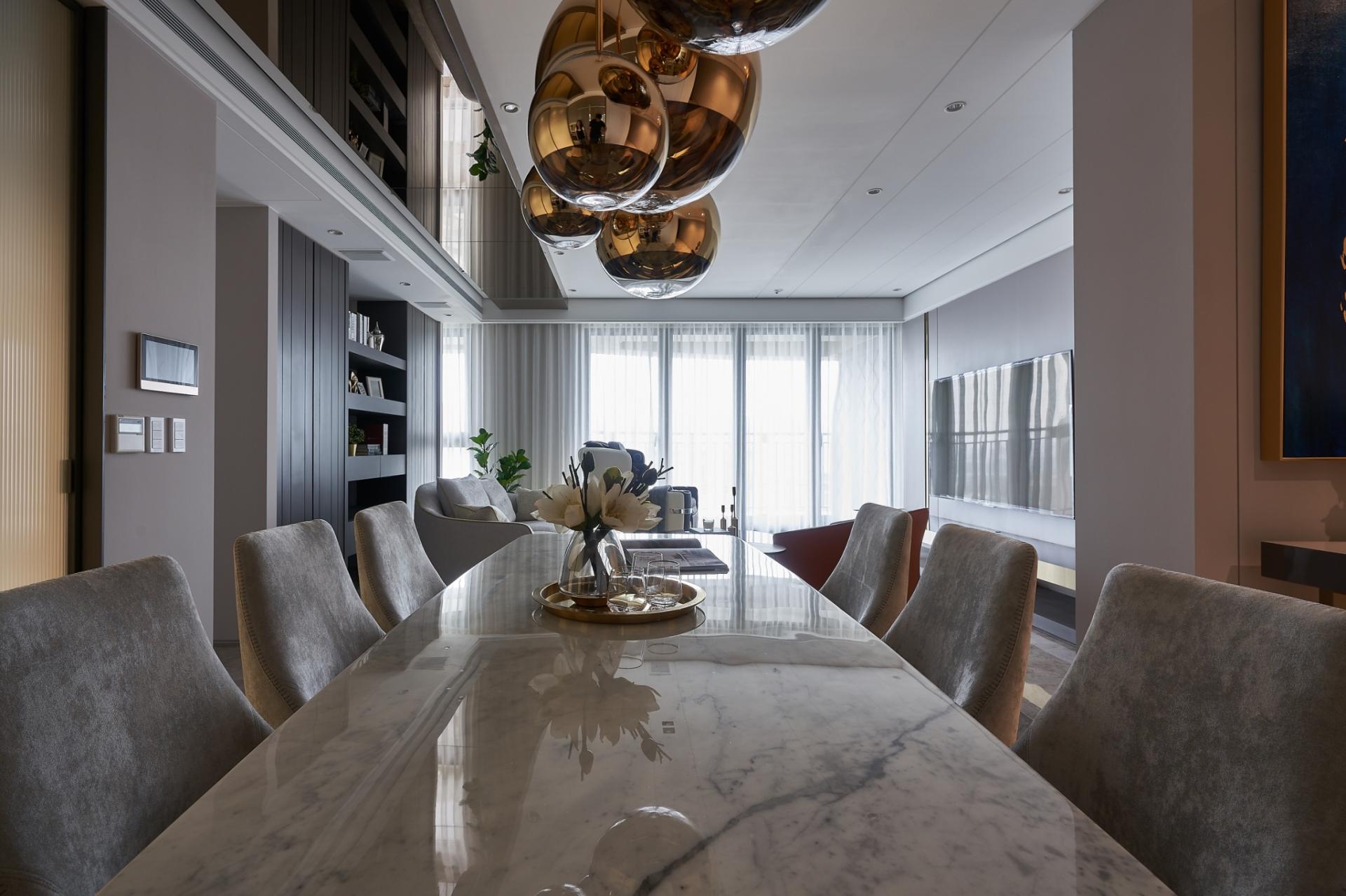 London Design Awards Winner - Luminous Echoes