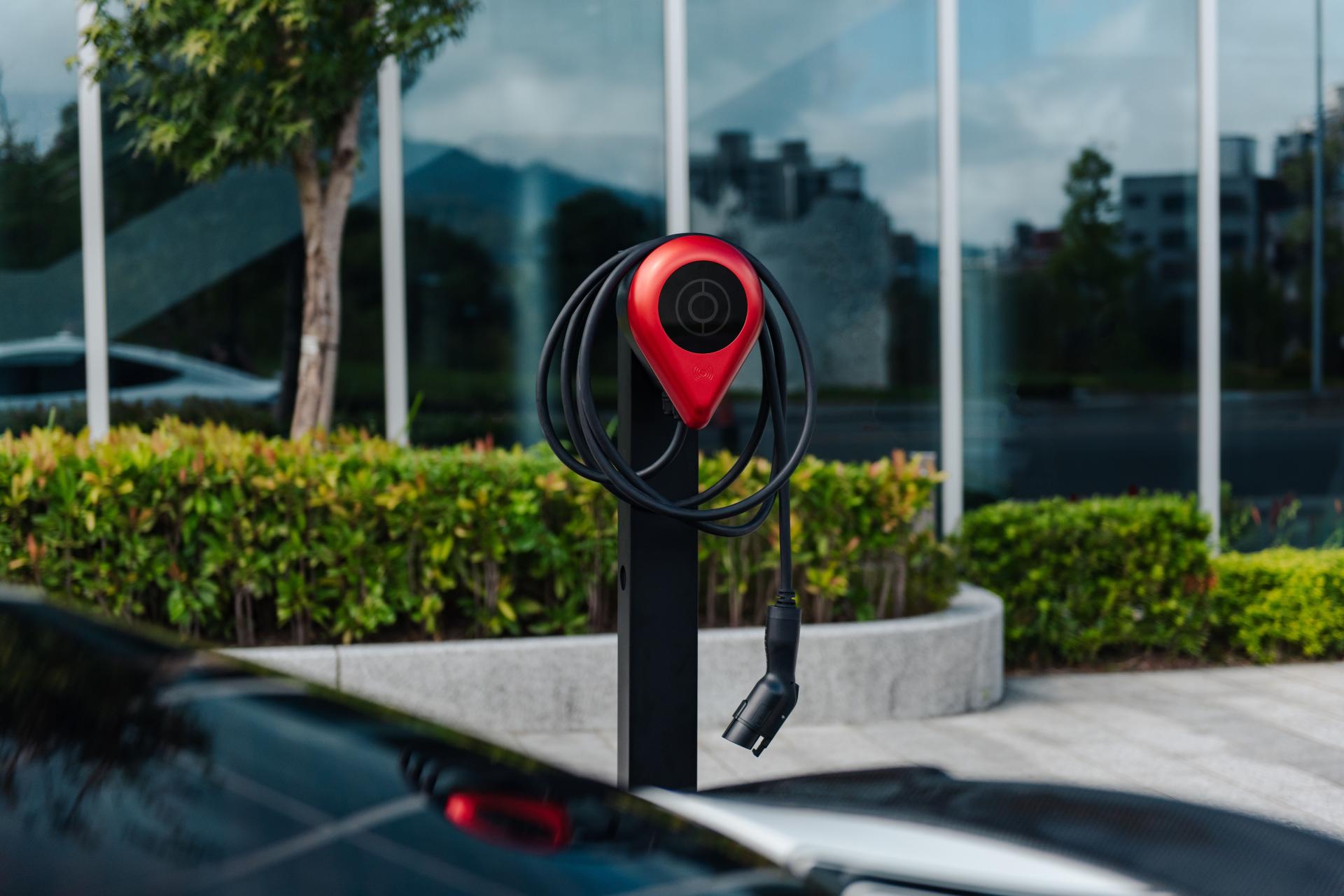 London Design Awards Winner - EVLEI 7-22kw EV Charger