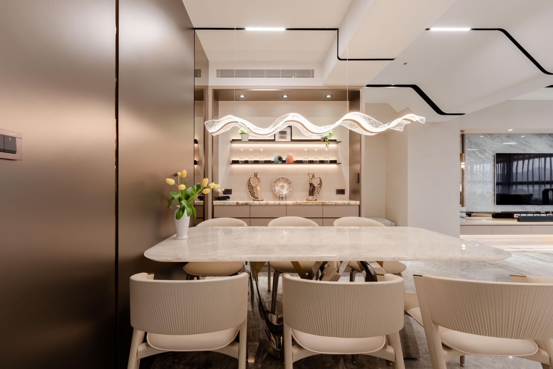 London Design Awards Winner - Curved Flow