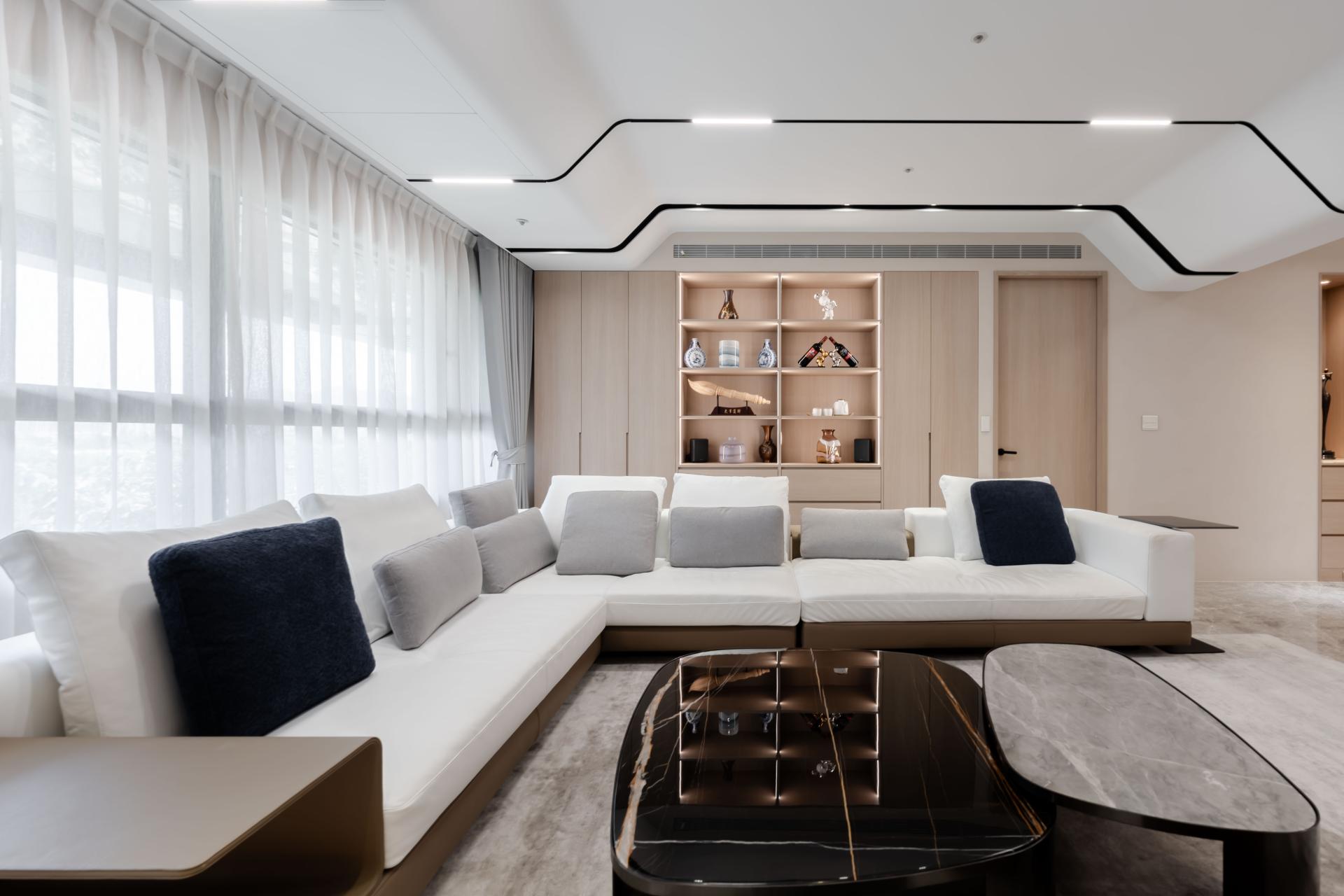 London Design Awards Winner - Curved Flow