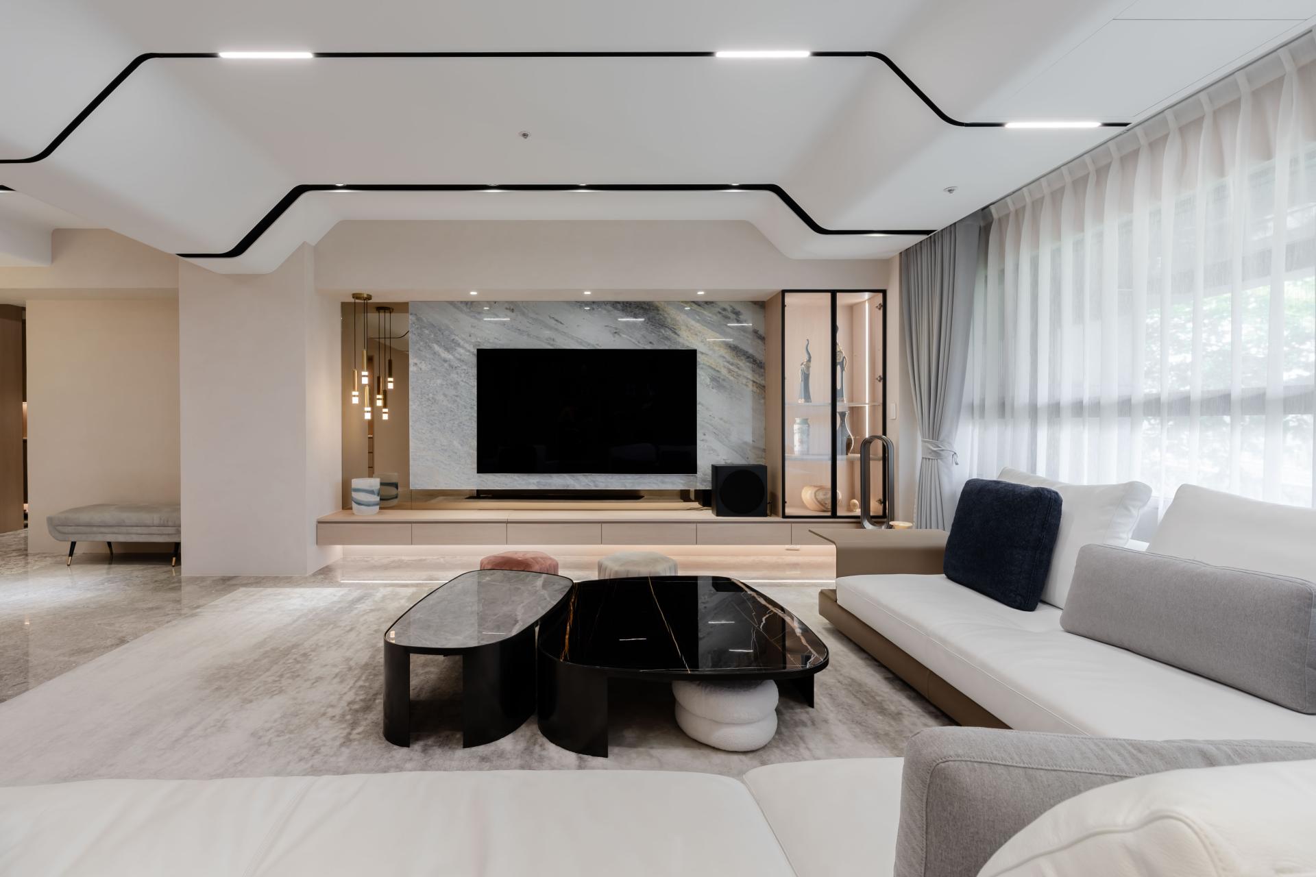London Design Awards Winner - Curved Flow