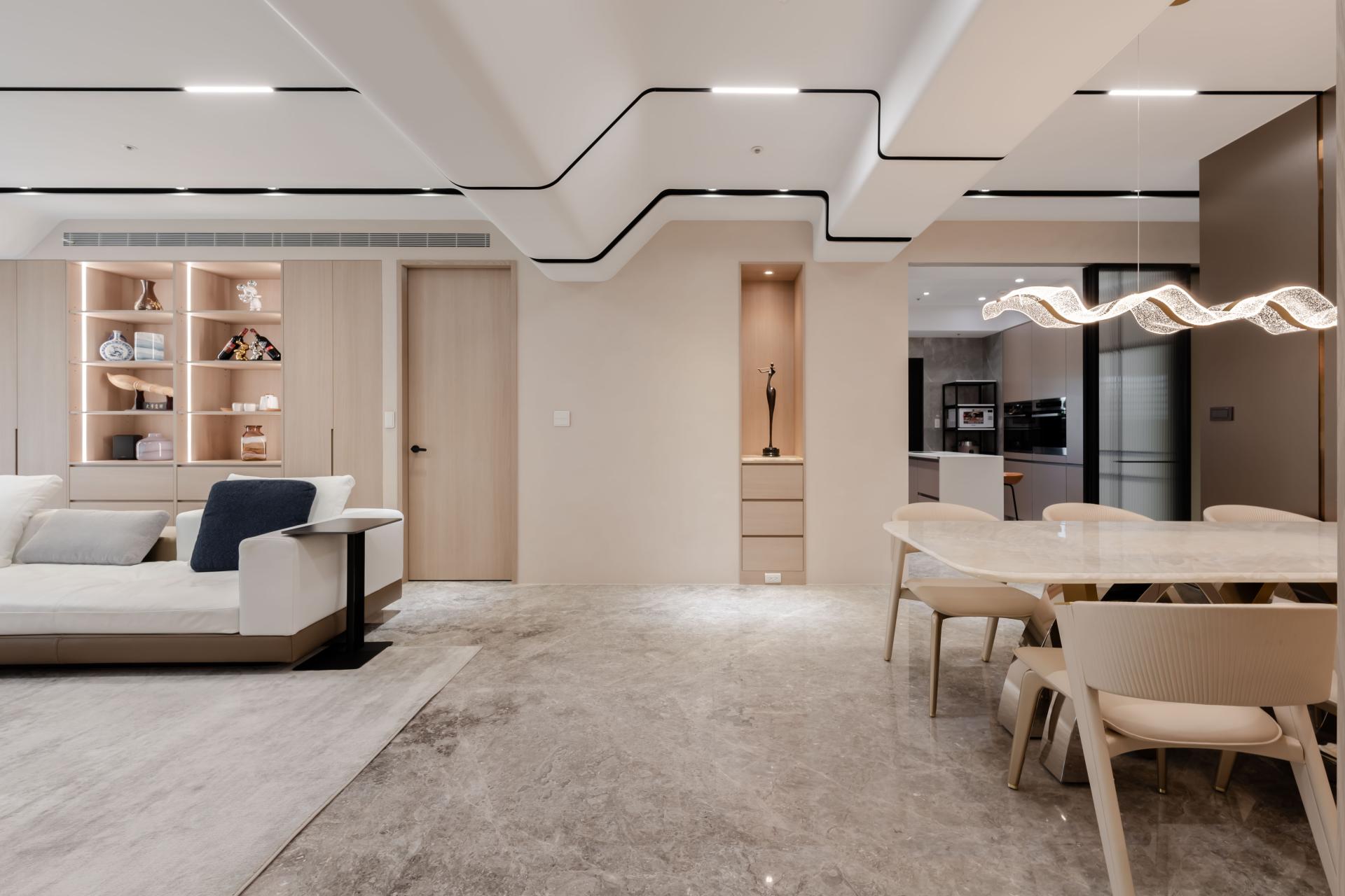 London Design Awards Winner - Curved Flow