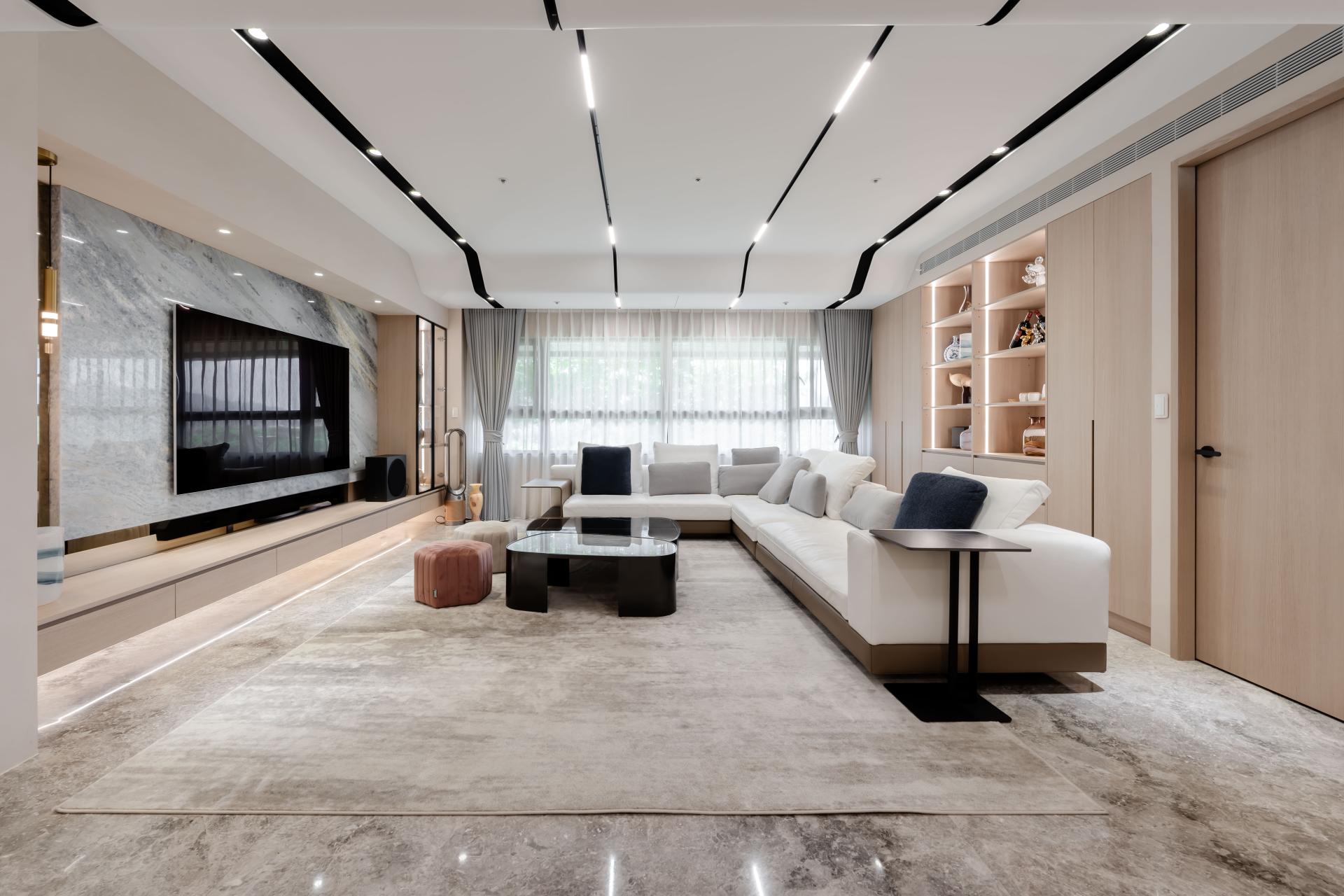 London Design Awards Winner - Curved Flow