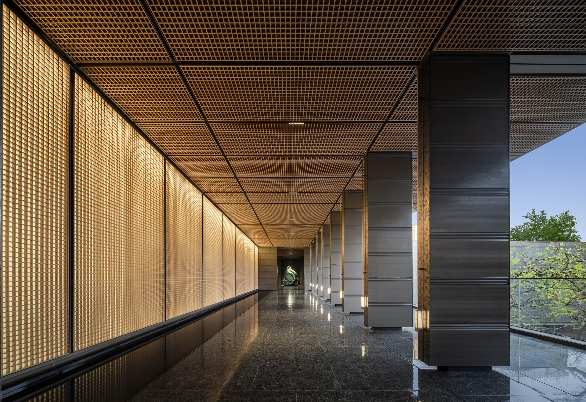 London Design Awards Winner - Poly Minghu Jinmao Mansion