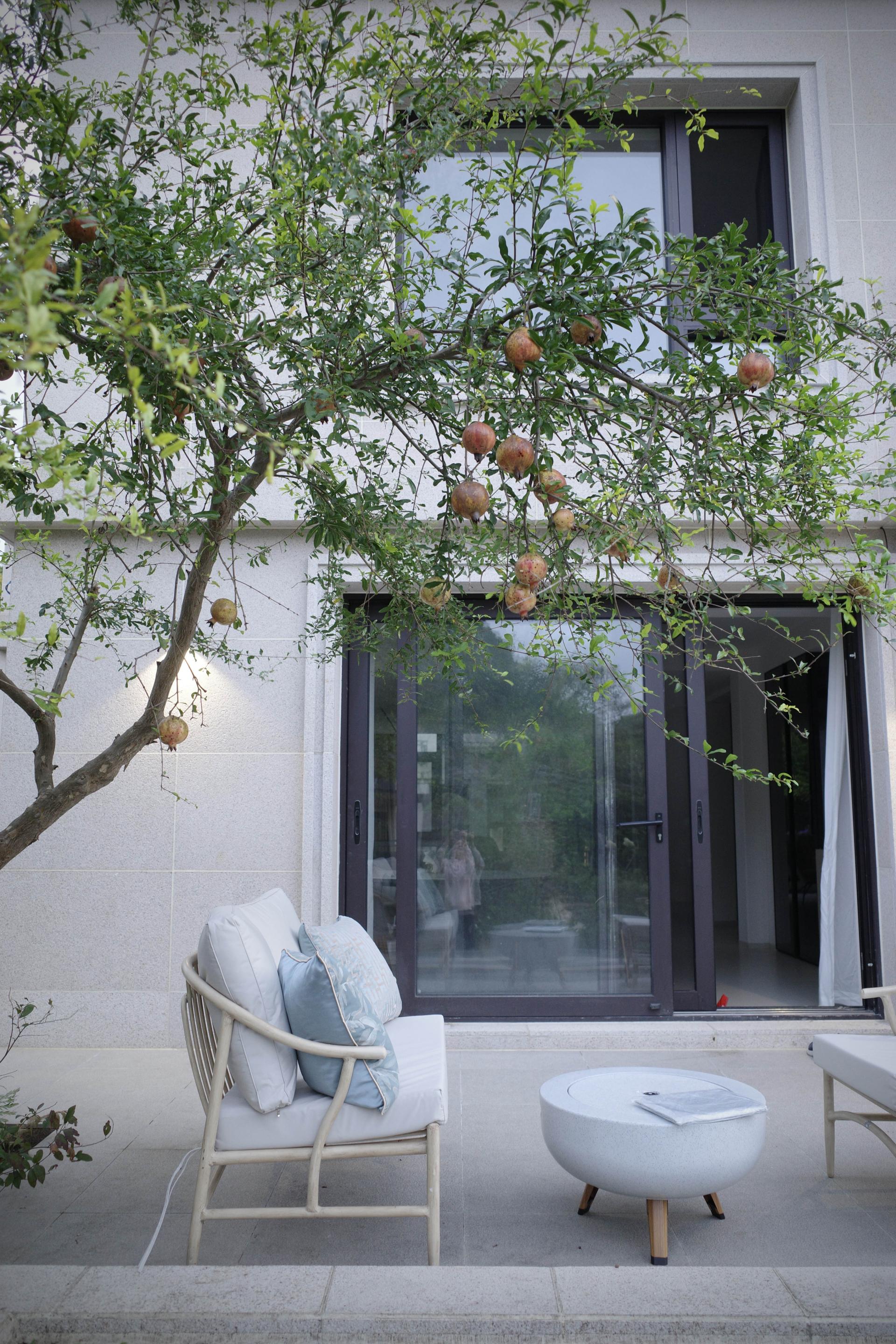 London Design Awards Winner - Six Pleasures-Courtyard That Can Be Explored and Resided In