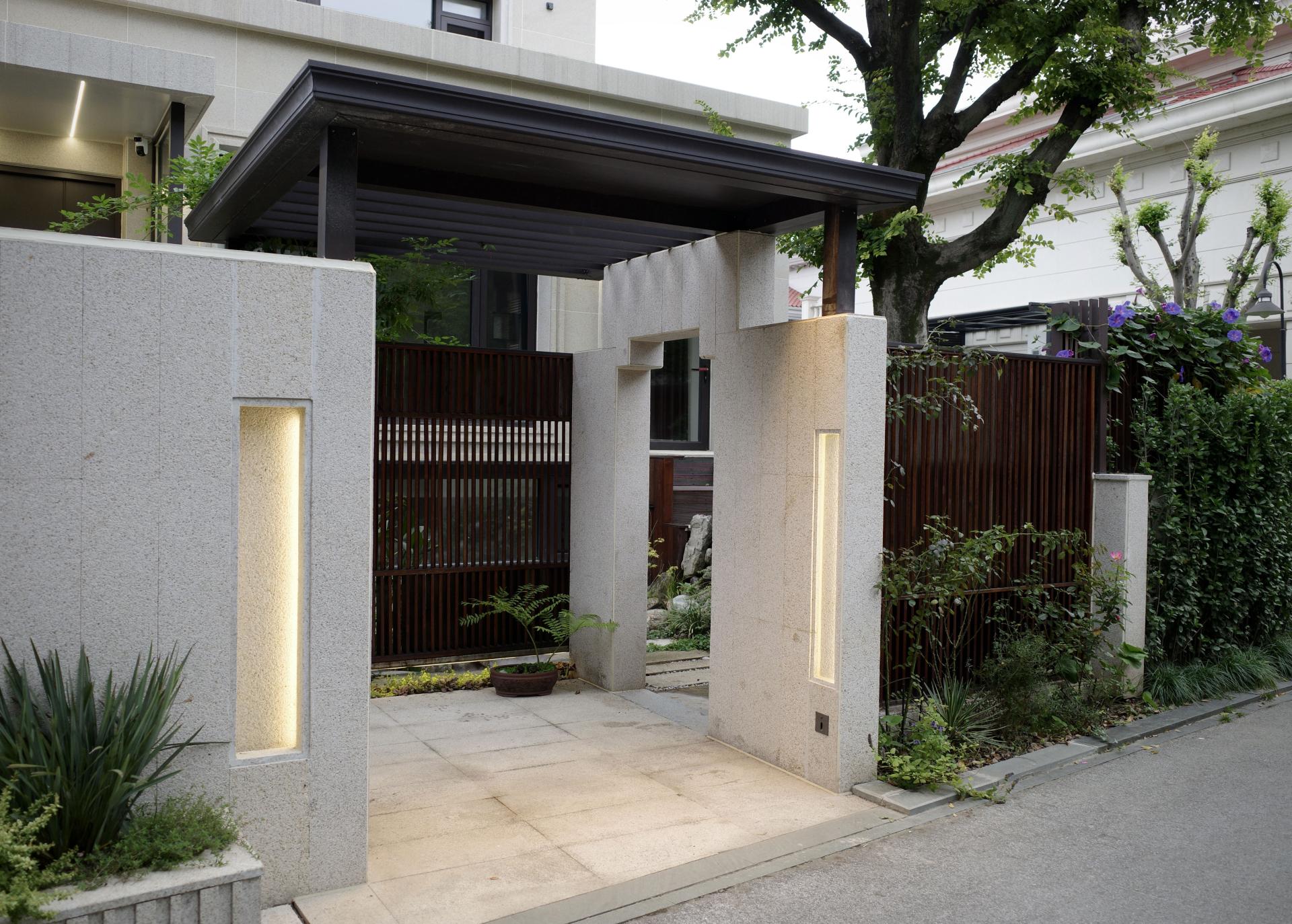 London Design Awards Winner - Six Pleasures-Courtyard That Can Be Explored and Resided In