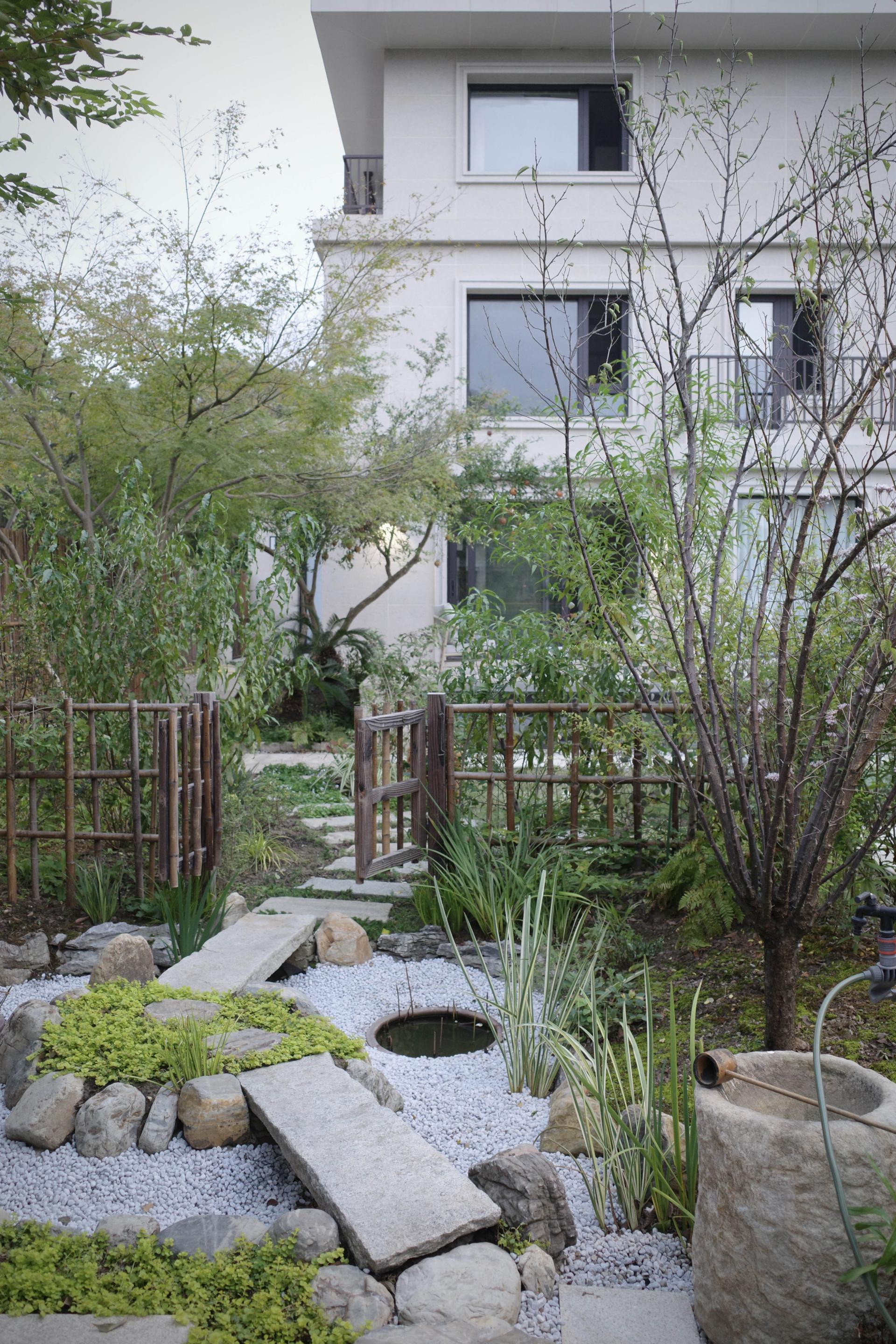 London Design Awards Winner - Six Pleasures-Courtyard That Can Be Explored and Resided In