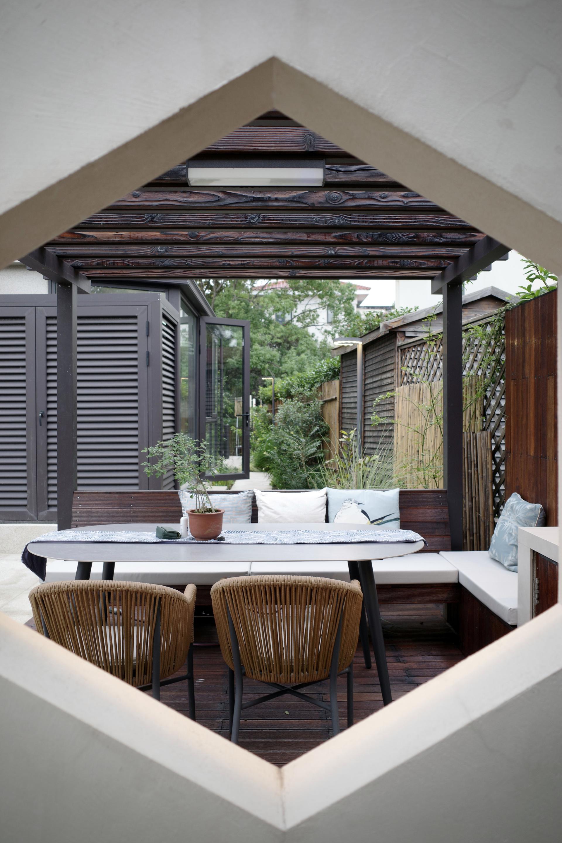 London Design Awards Winner - Six Pleasures-Courtyard That Can Be Explored and Resided In