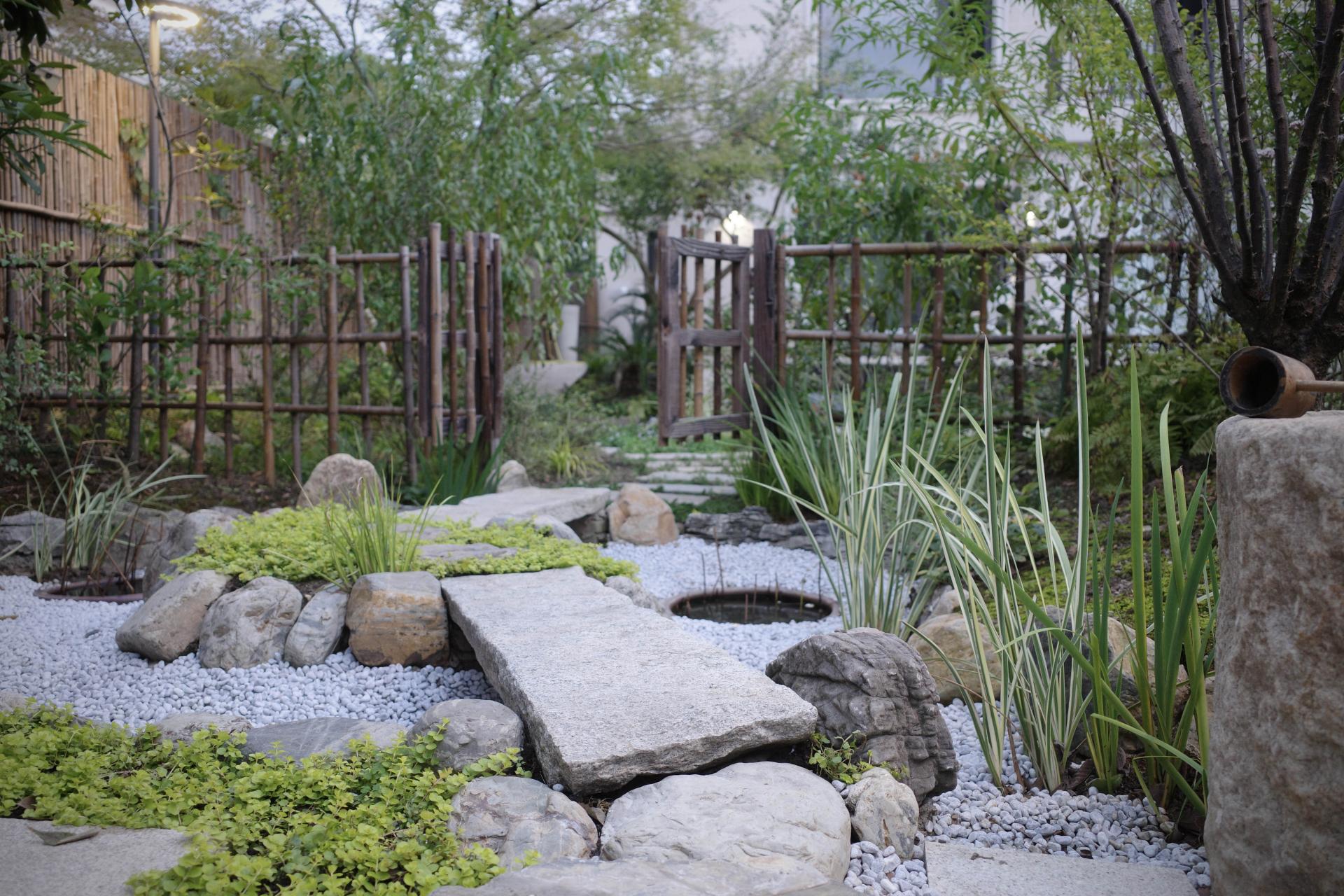 London Design Awards Winner - Six Pleasures-Courtyard That Can Be Explored and Resided In