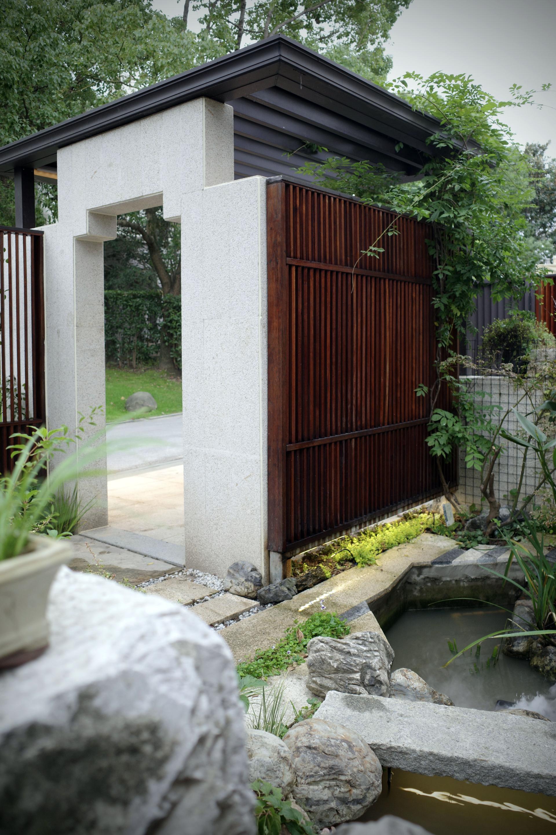 London Design Awards Winner - Six Pleasures-Courtyard That Can Be Explored and Resided In