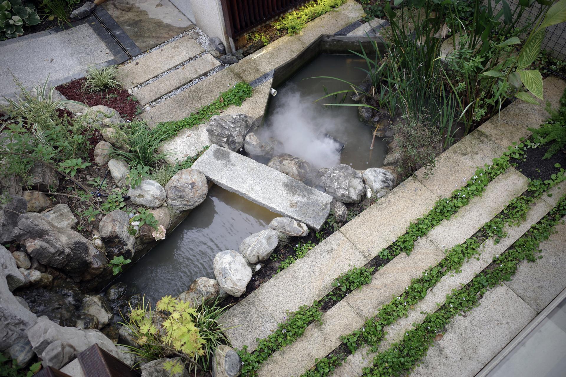 London Design Awards Winner - Six Pleasures-Courtyard That Can Be Explored and Resided In