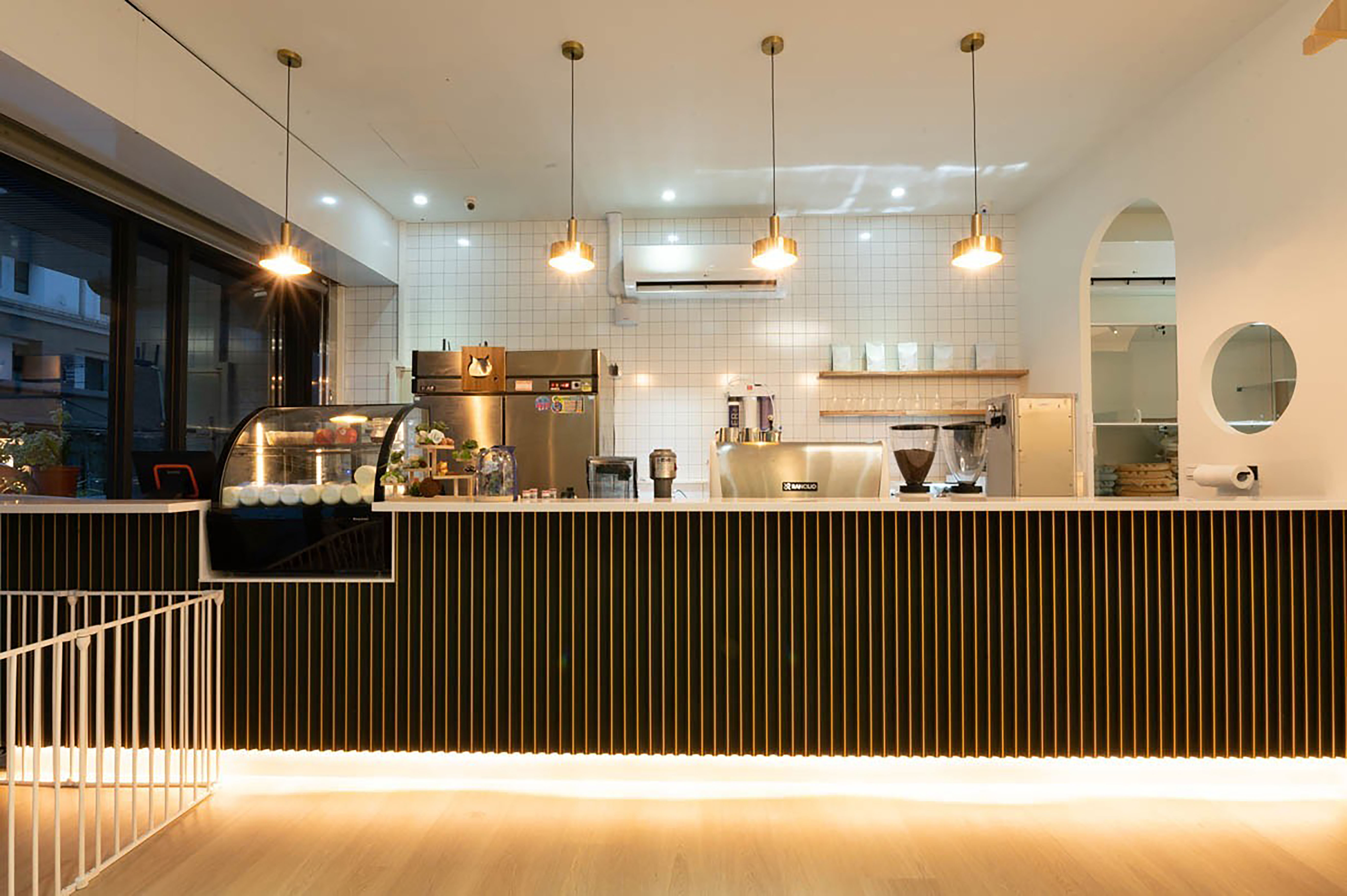 London Design Awards Winner - Meow Me Café