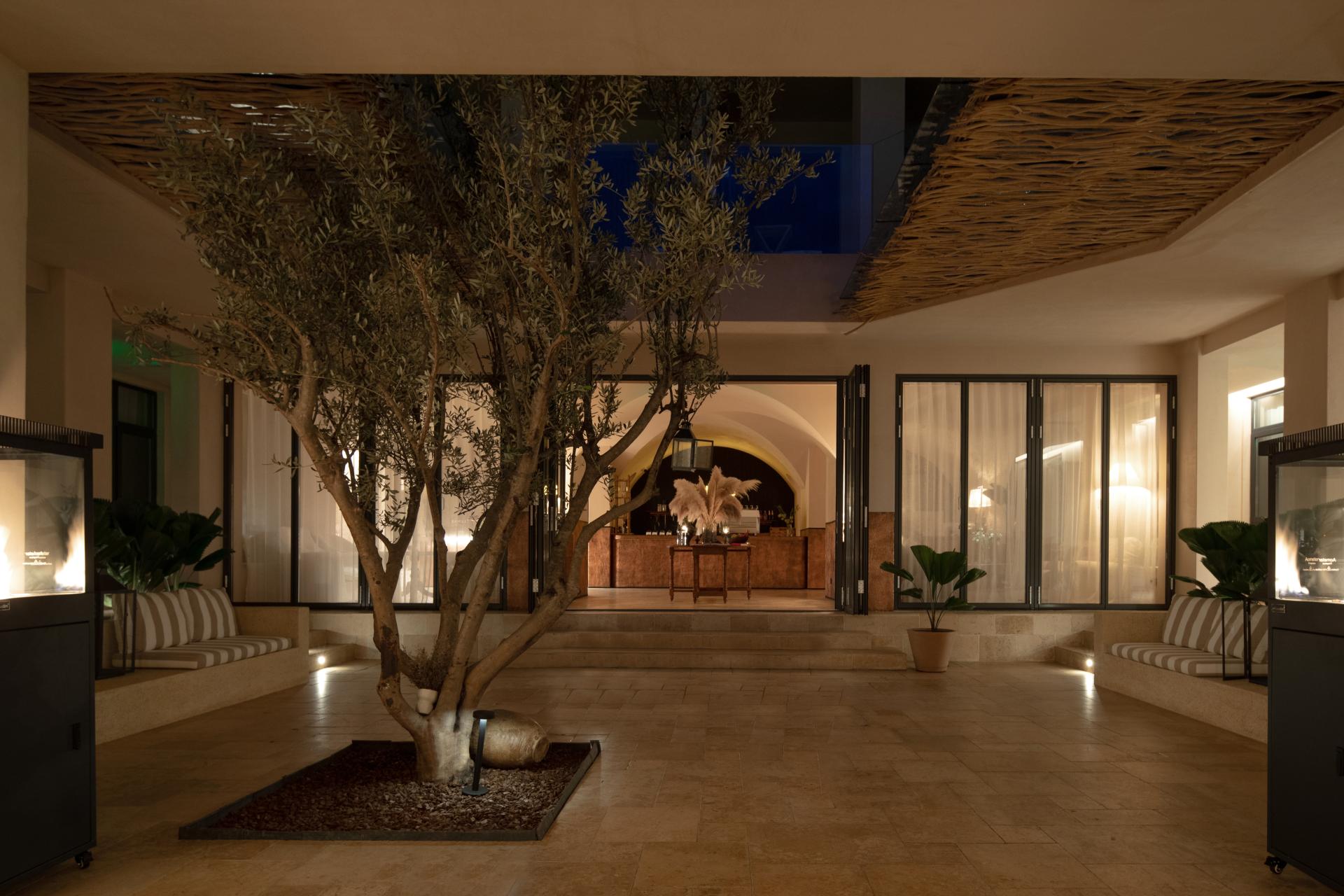 London Design Awards Winner - Dali Shuanglang Luna Sea View Hotel