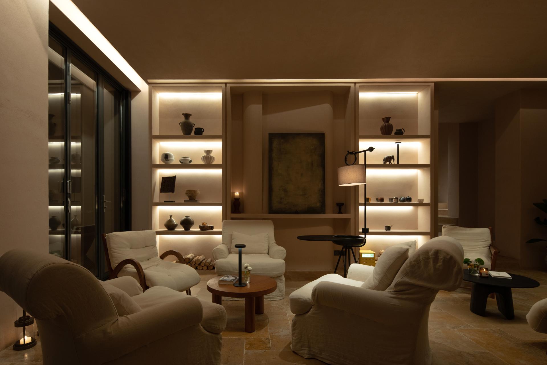 London Design Awards Winner - Dali Shuanglang Luna Sea View Hotel