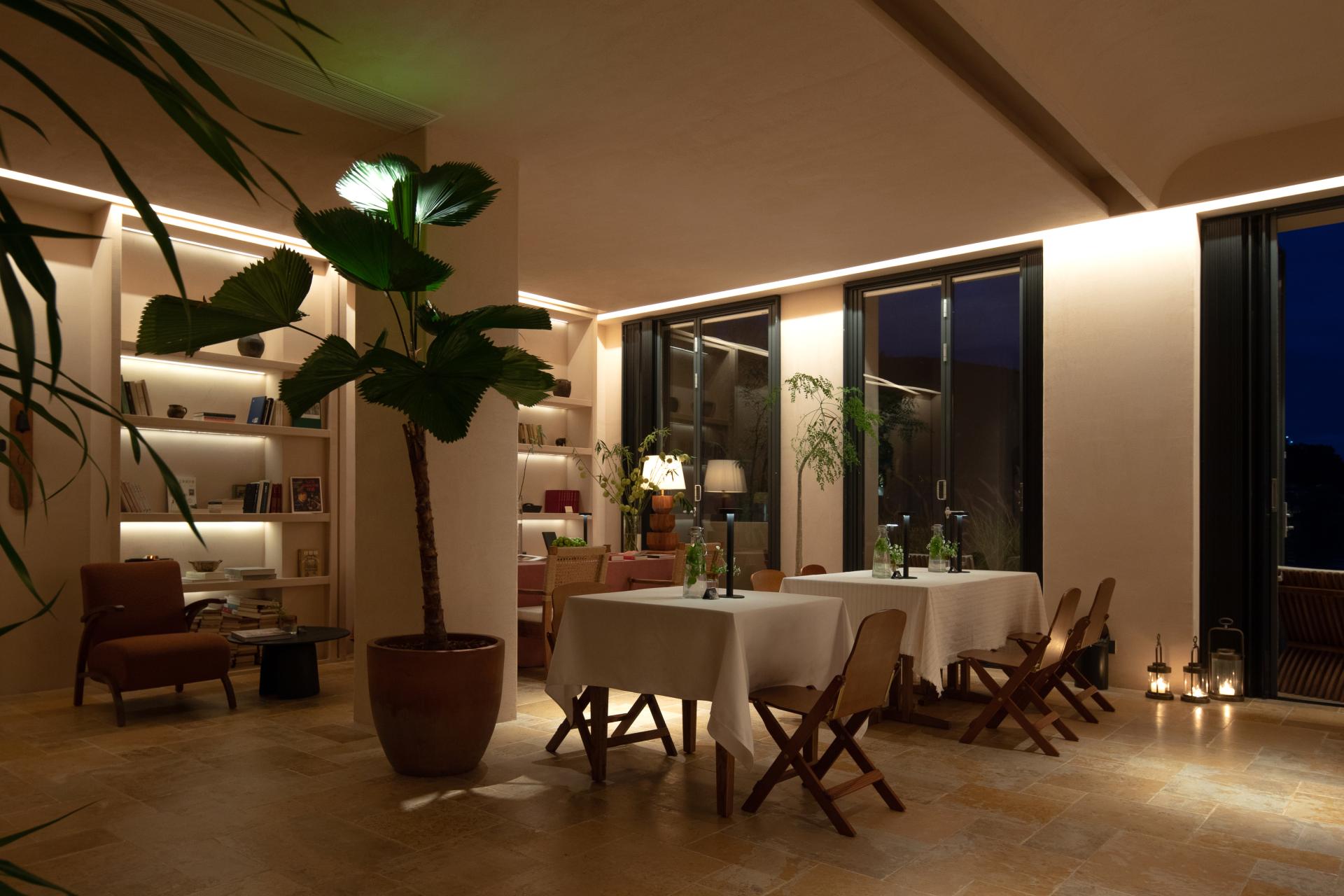 London Design Awards Winner - Dali Shuanglang Luna Sea View Hotel