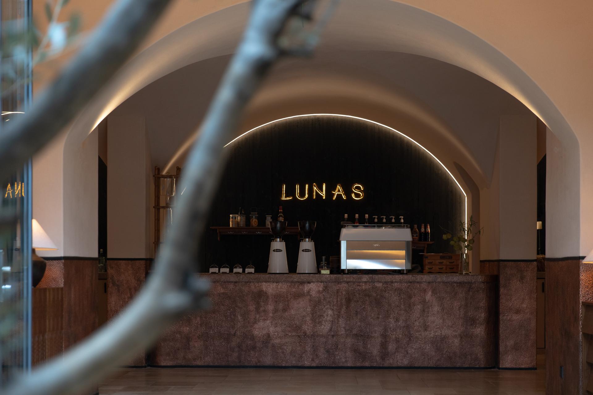 London Design Awards Winner - Dali Shuanglang Luna Sea View Hotel