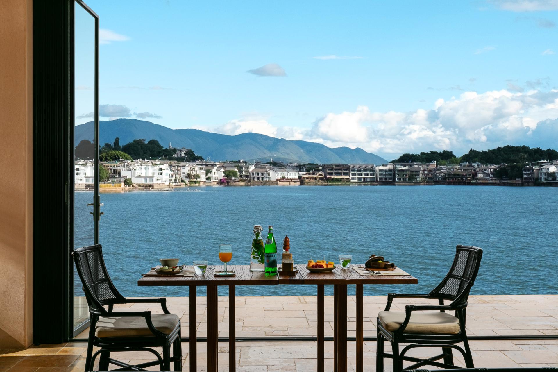 London Design Awards Winner - Dali Shuanglang Luna Sea View Hotel