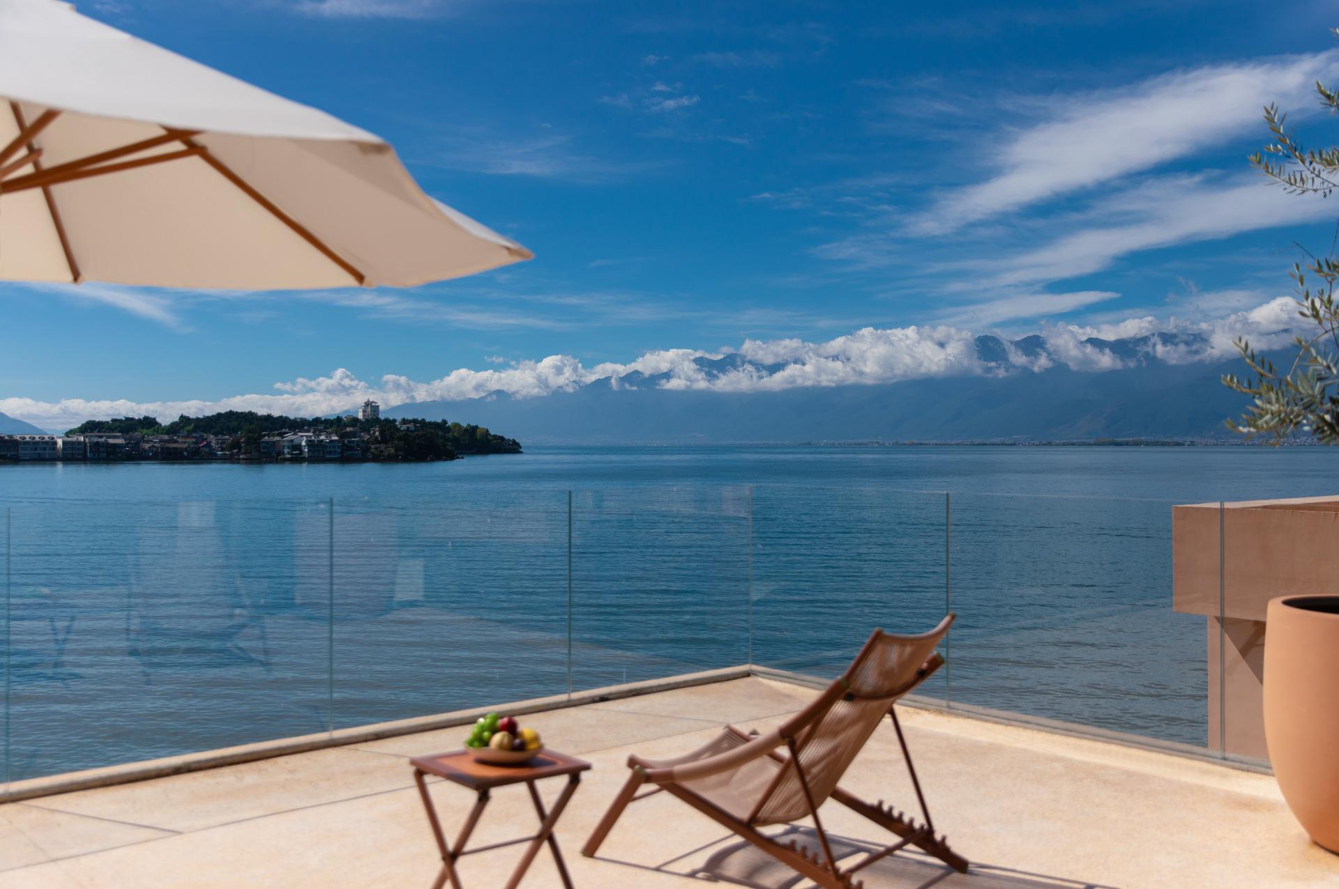 London Design Awards Winner - Dali Shuanglang Luna Sea View Hotel