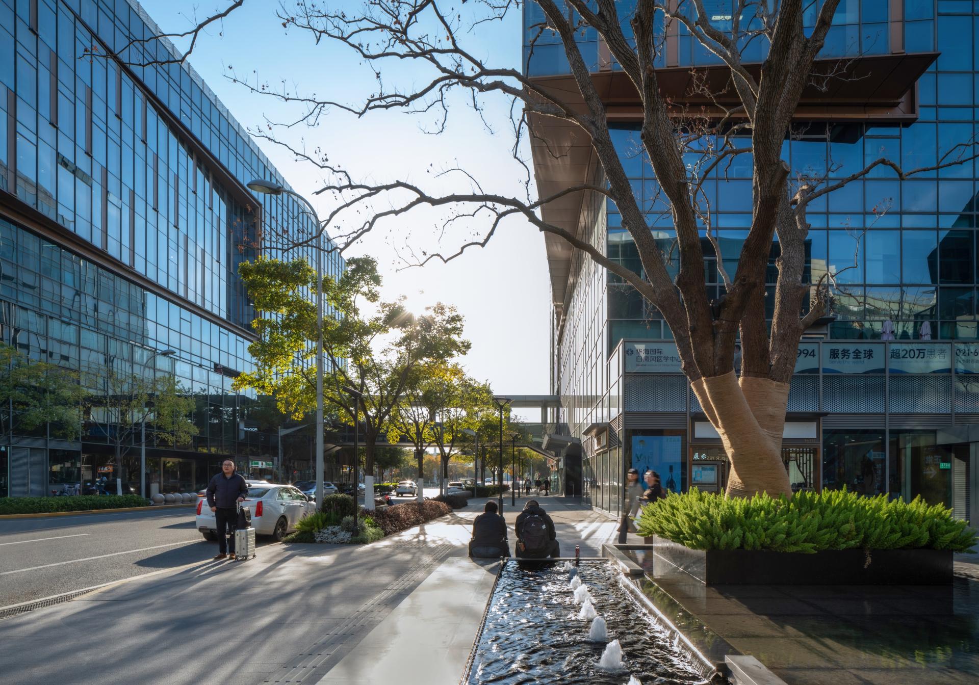 London Design Awards Winner - Longfor Hongqiao Walk In Project Landscape Renovation