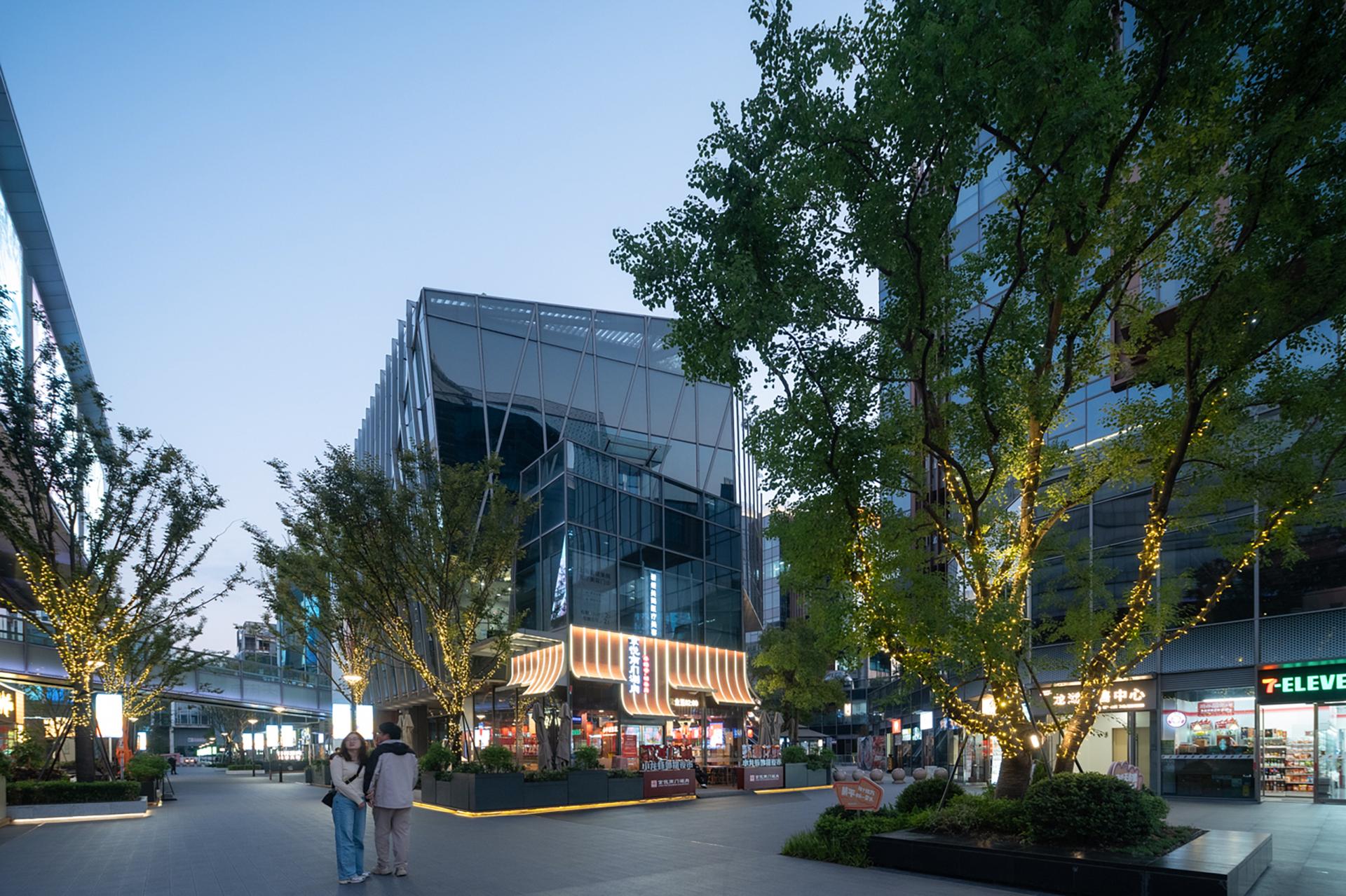 London Design Awards Winner - Longfor Hongqiao Walk In Project Landscape Renovation