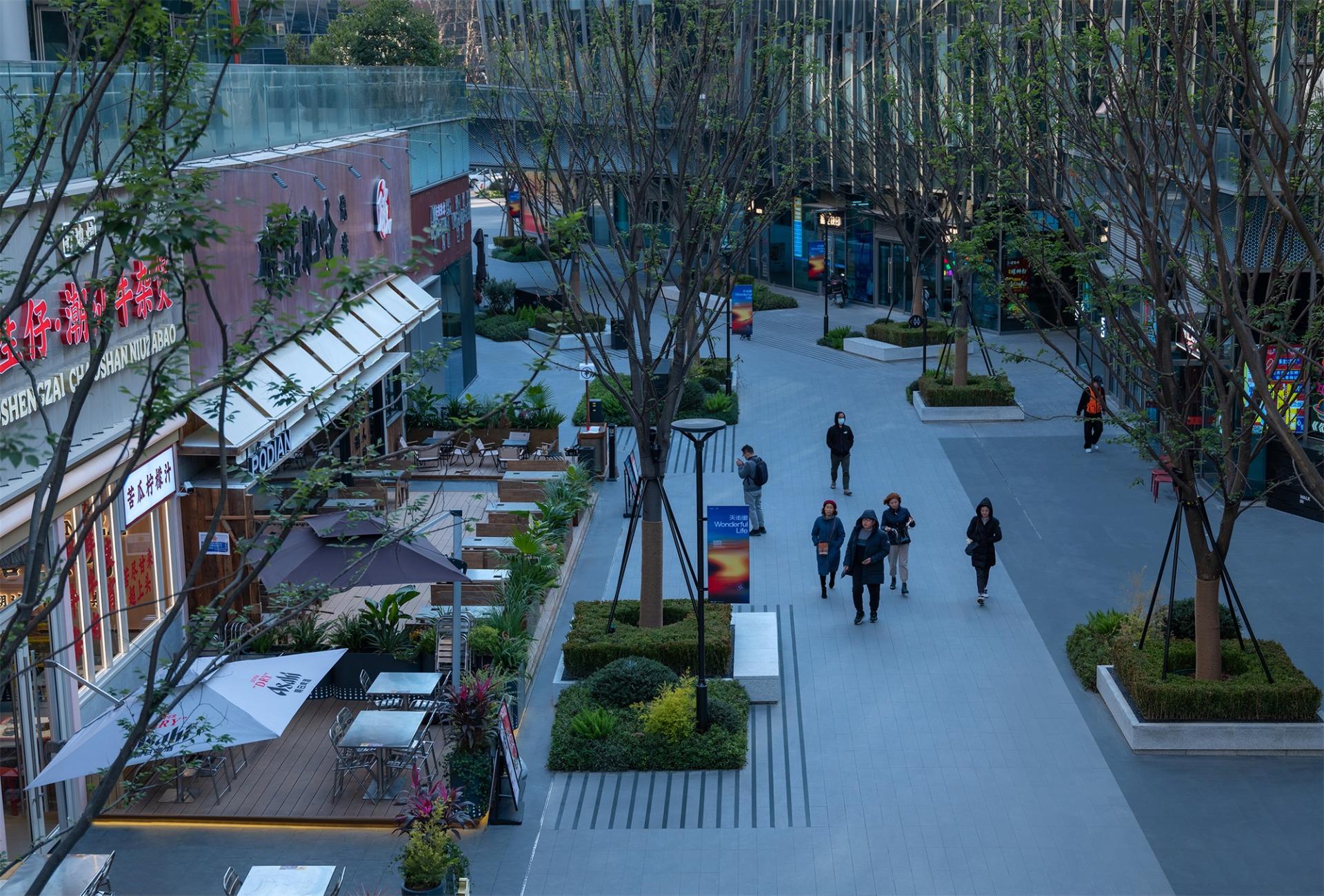 London Design Awards Winner - Longfor Hongqiao Walk In Project Landscape Renovation