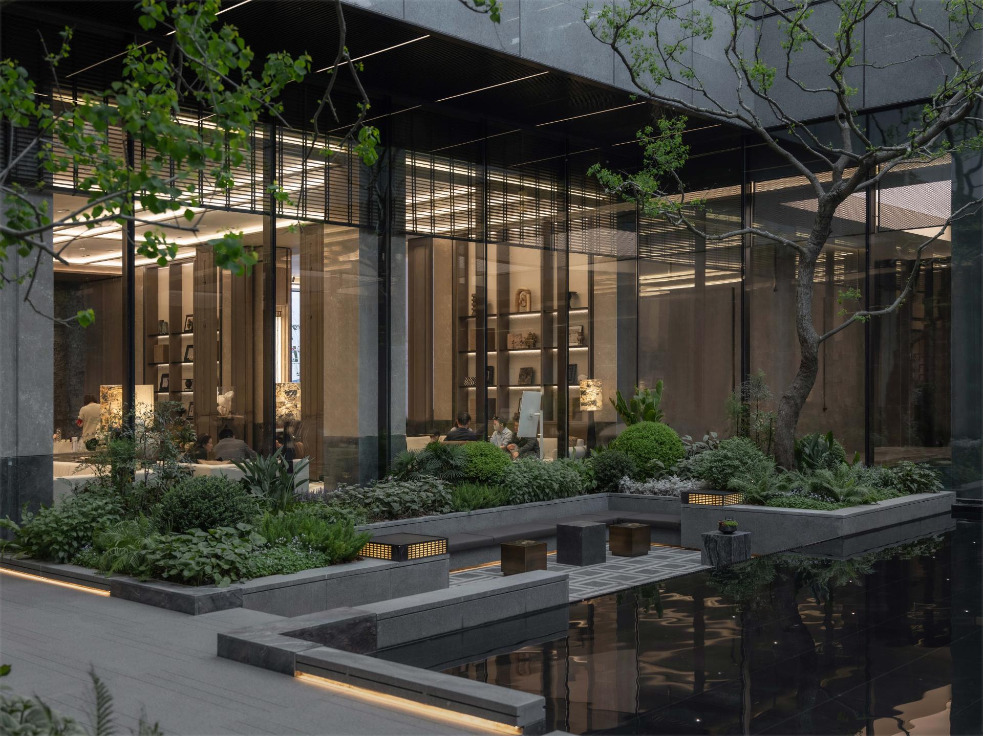 London Design Awards Winner - GLORY OF THRONLS