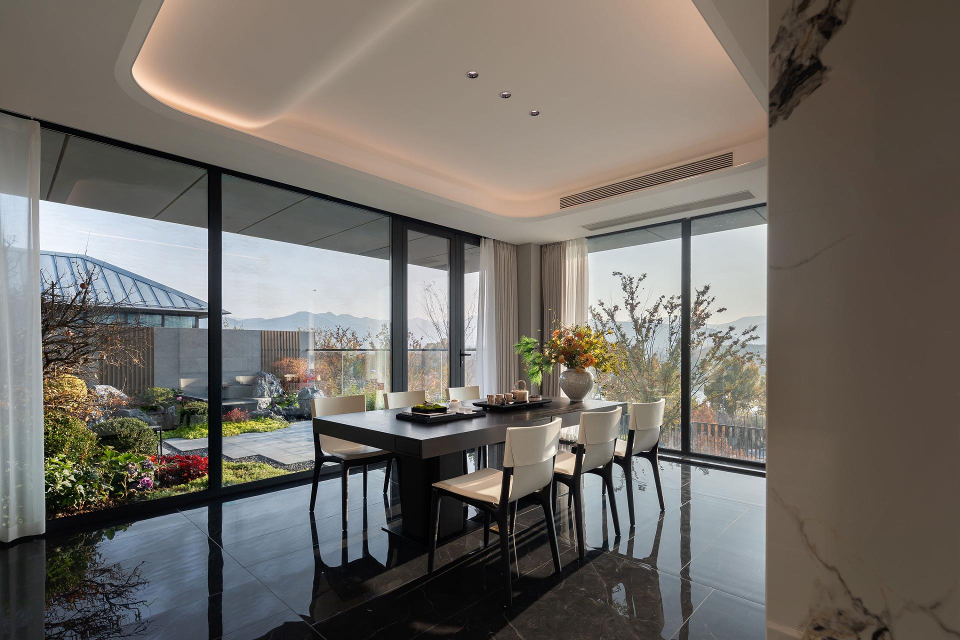 London Design Awards Winner - Wanrong Shengfeishanyu Bieshuyangbanjian