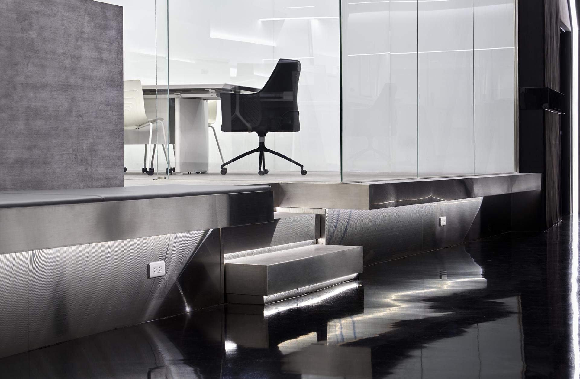 London Design Awards Winner - Illusion of Light