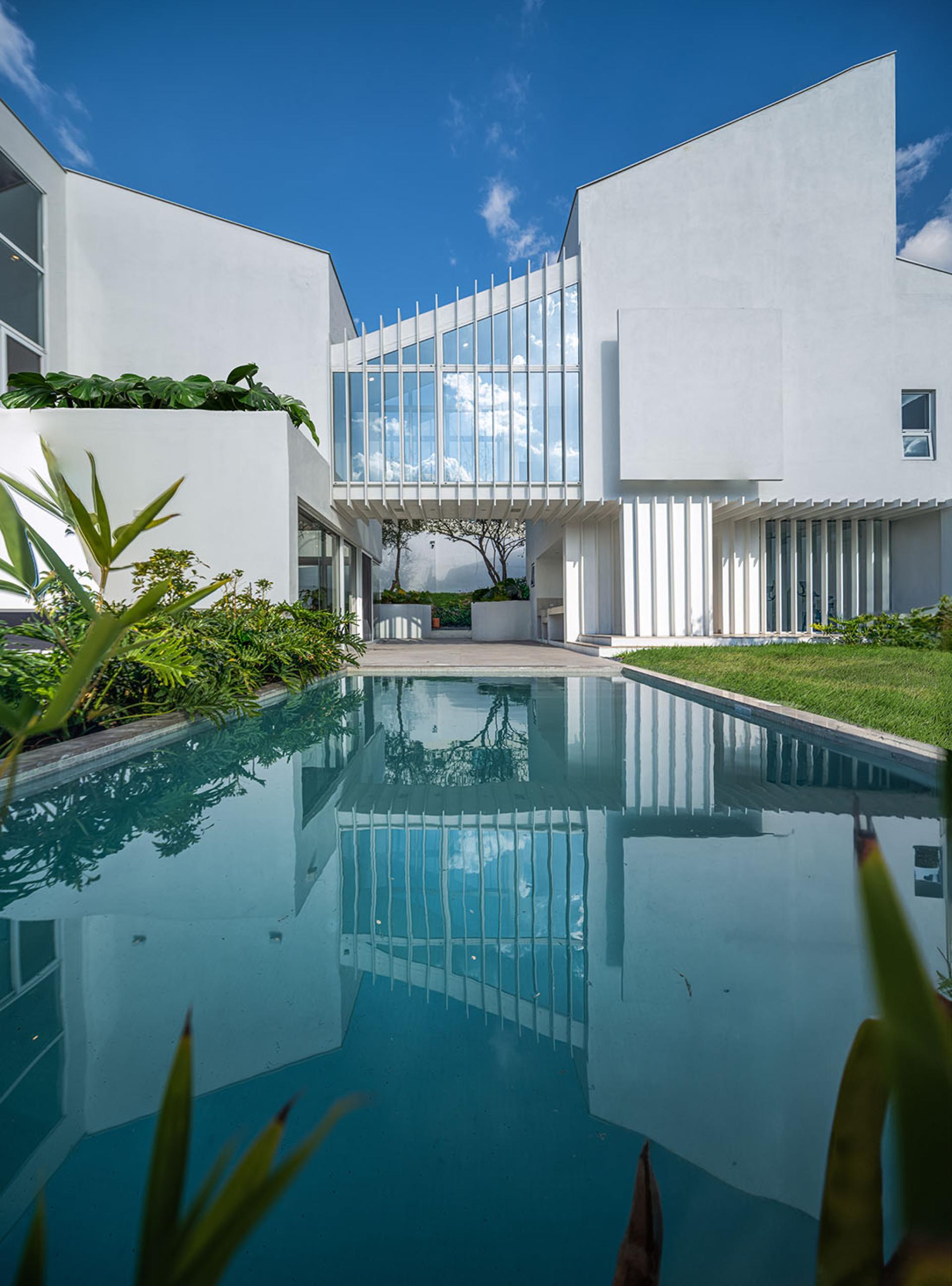 London Design Awards Winner - HOUSE 360