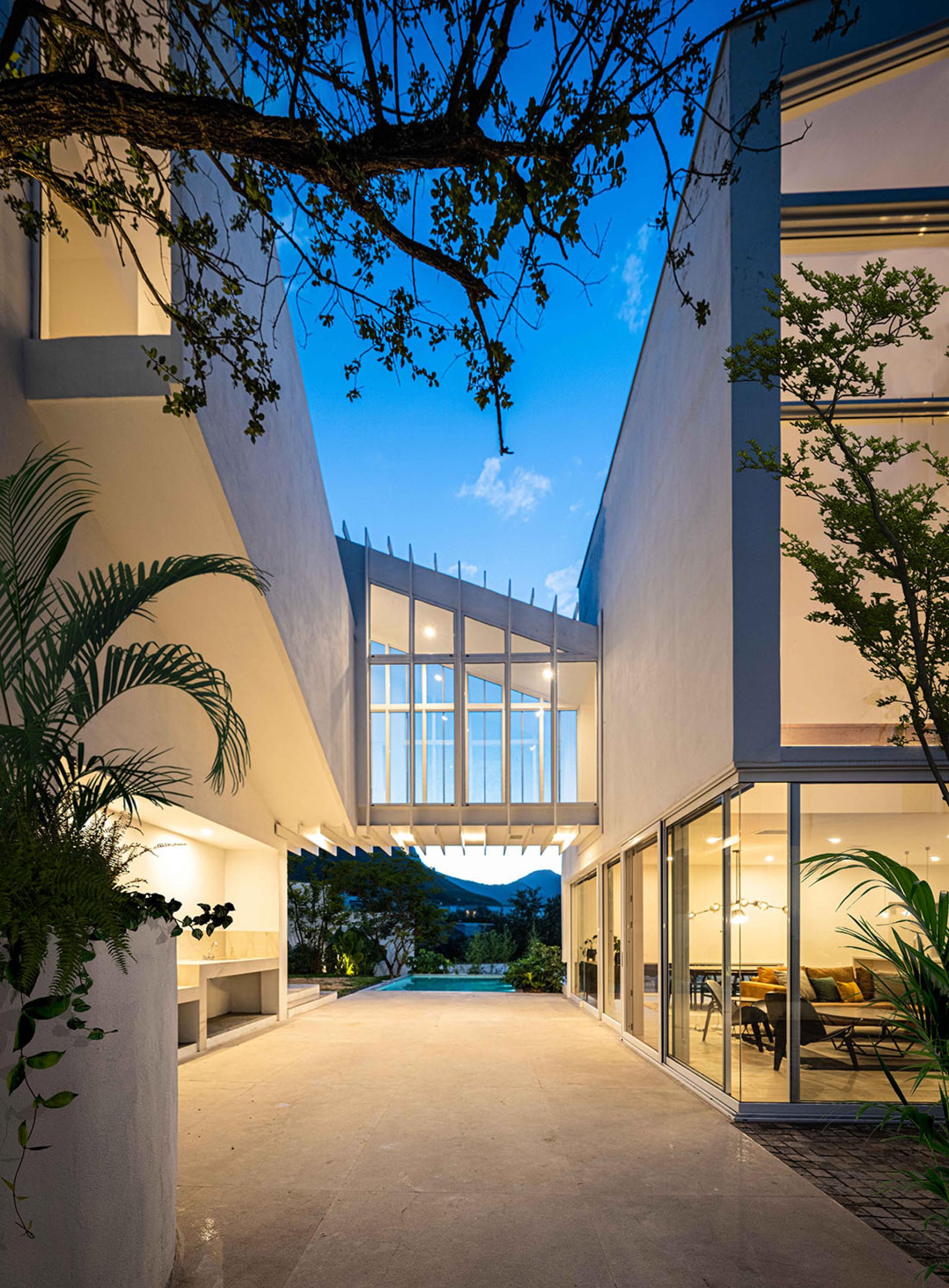 London Design Awards Winner - HOUSE 360
