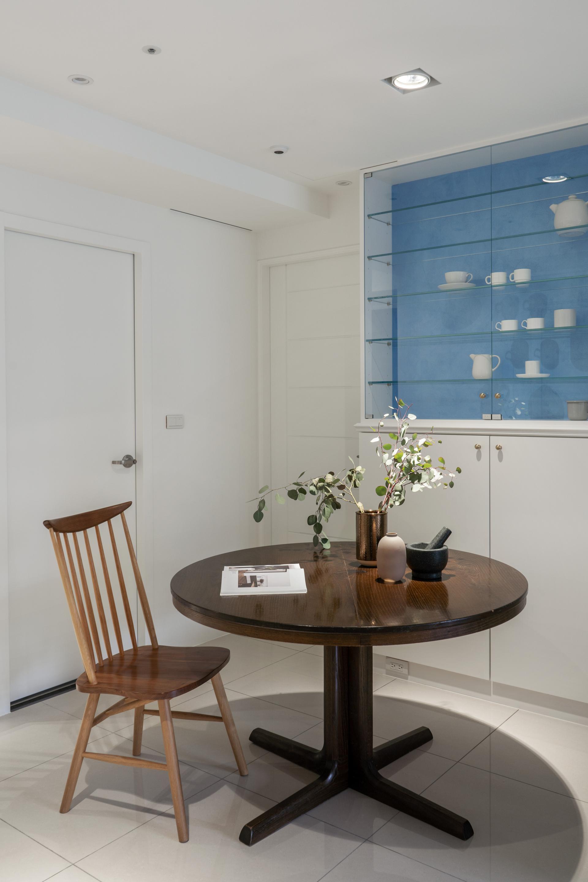 London Design Awards Winner - A Realm of Purity: The Symphony of Modern Elegance and Tranquility