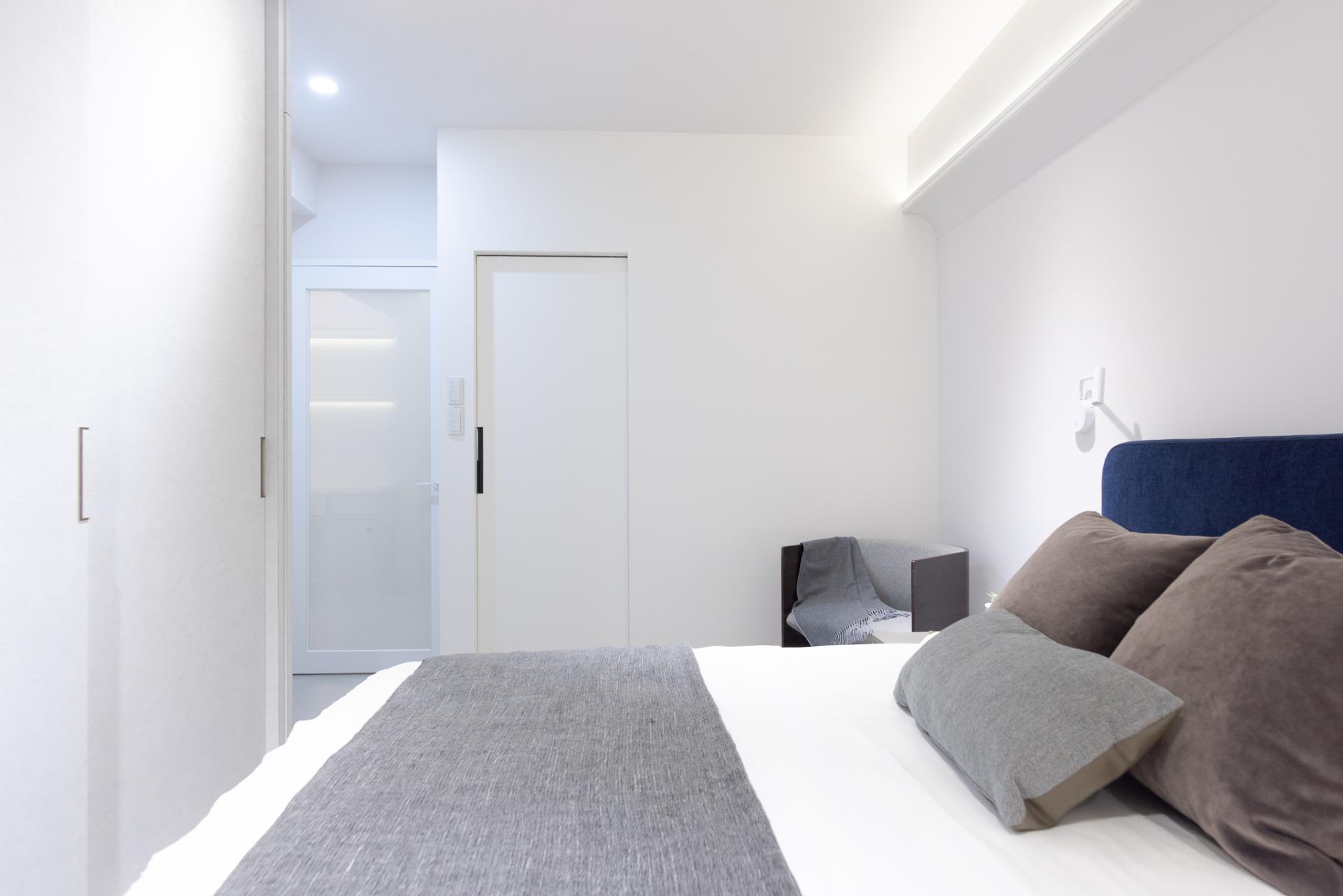 London Design Awards Winner - The Art of Life's Blank Spaces: A Serene Interplay of Light