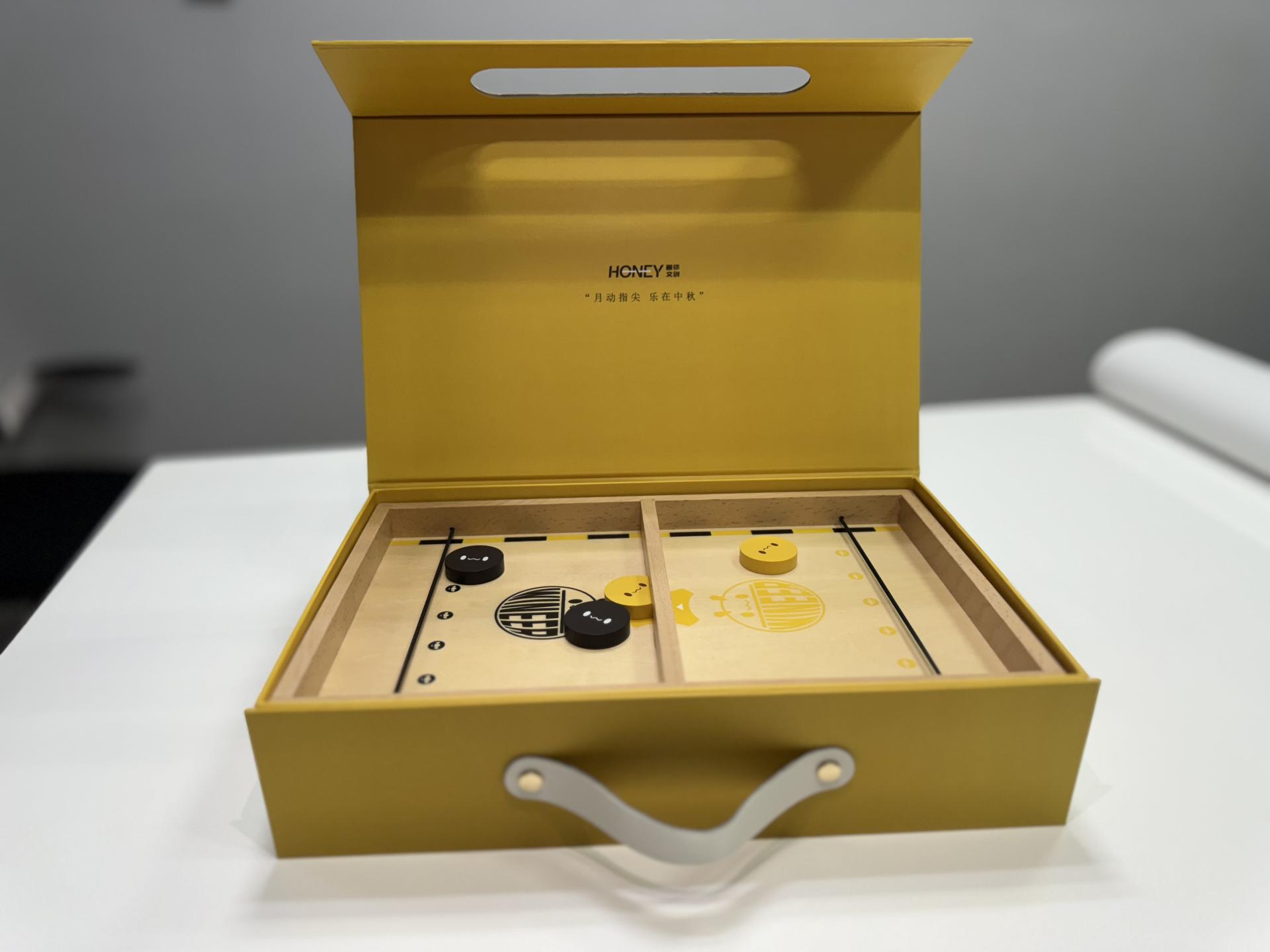 London Design Awards Winner - Moon MeiYiQiu