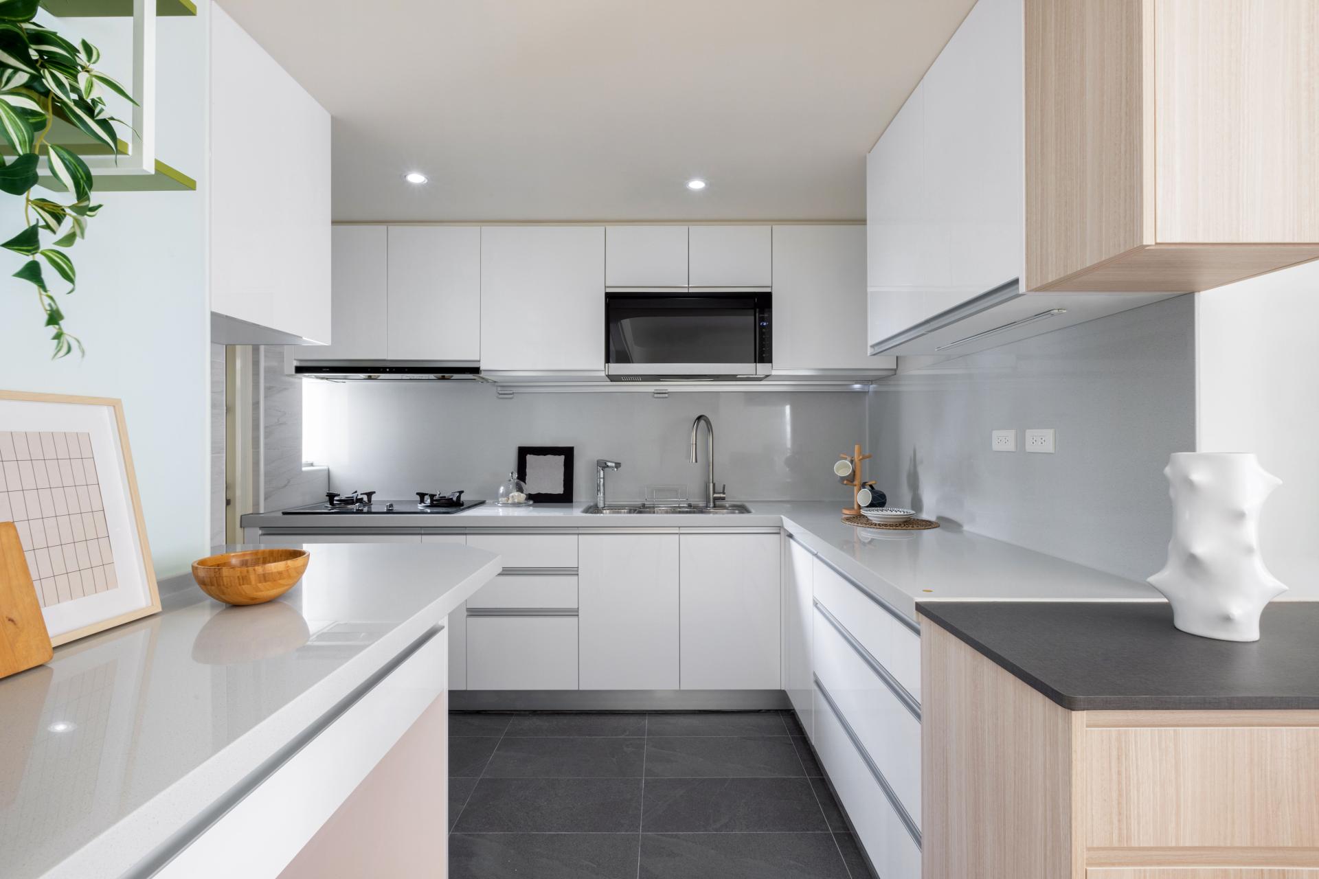 London Design Awards Winner - Breezy Embrace