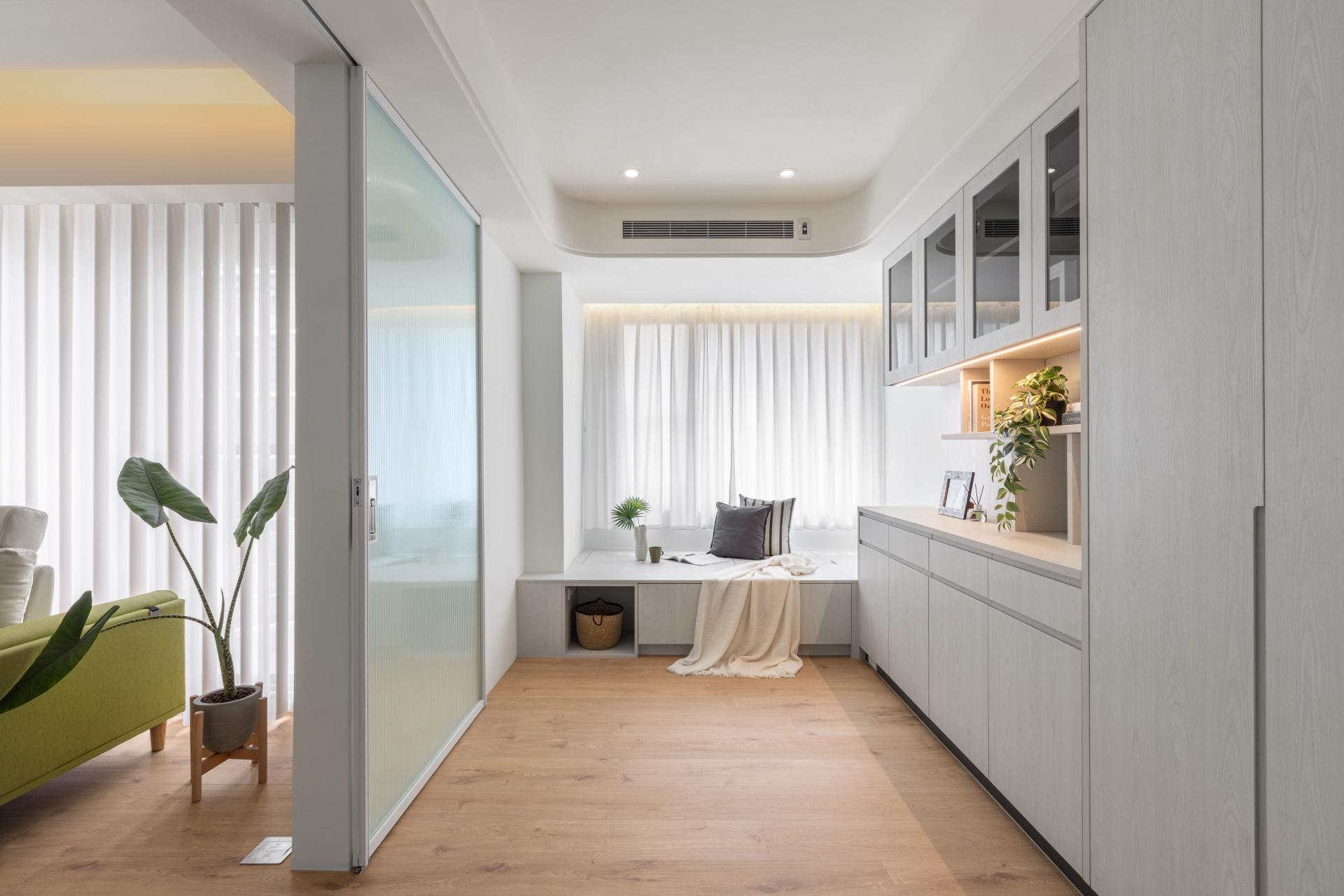 London Design Awards Winner - Breezy Embrace