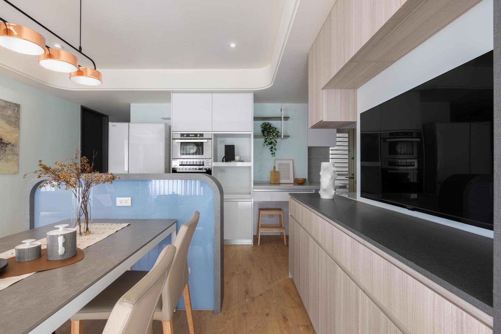 London Design Awards Winner - Breezy Embrace