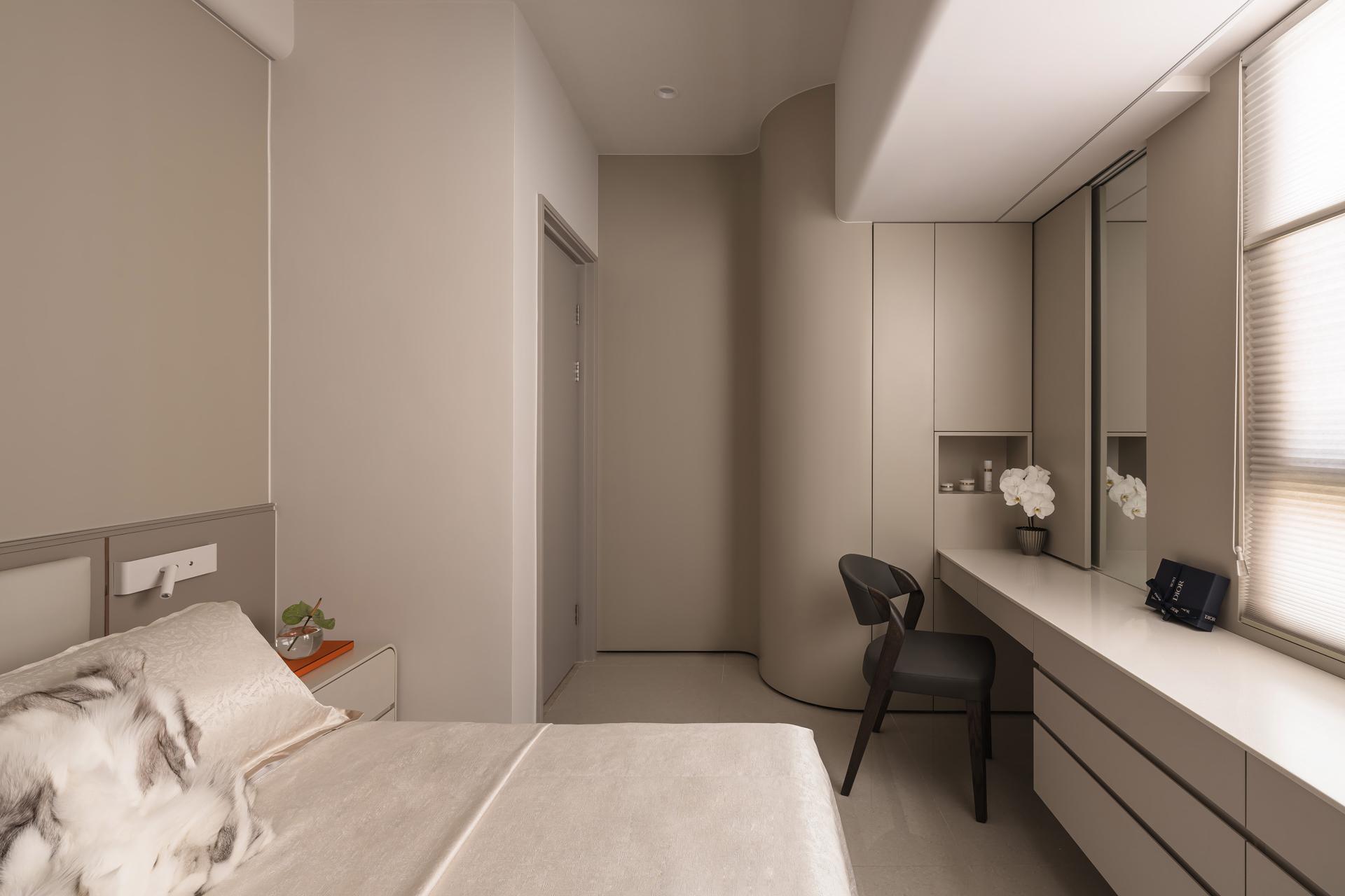 London Design Awards Winner - Gentleman's Gray Serenity