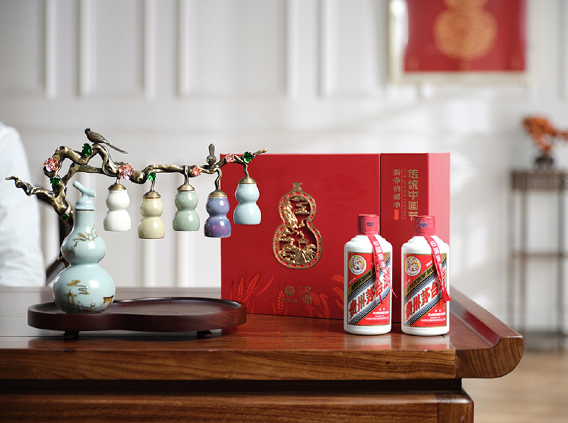 London Design Awards Winner - MouTai Year of the Snake gift box
