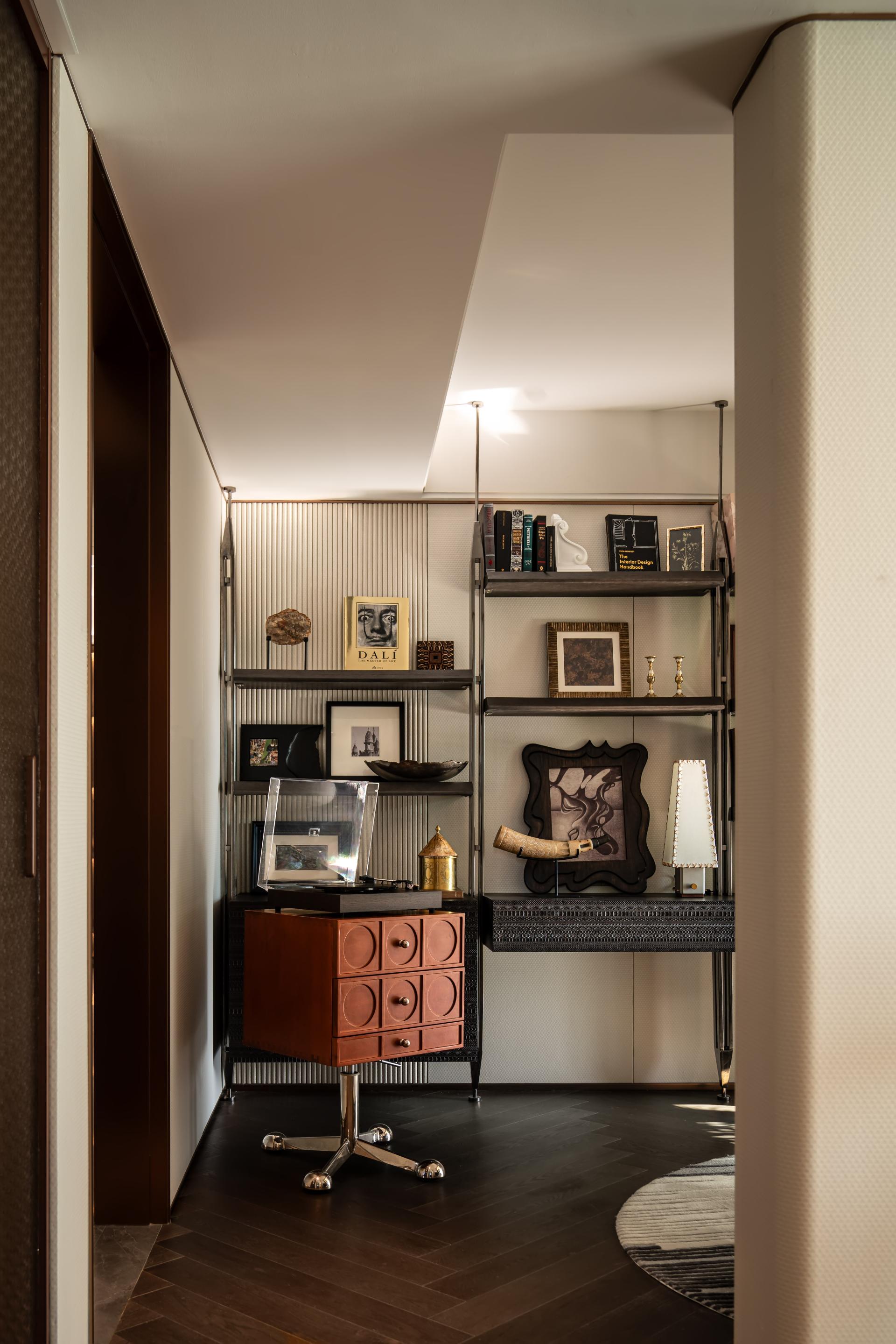London Design Awards Winner - POLY PROPERTY EMBOSSED ELEGANCE SHOWROOM 