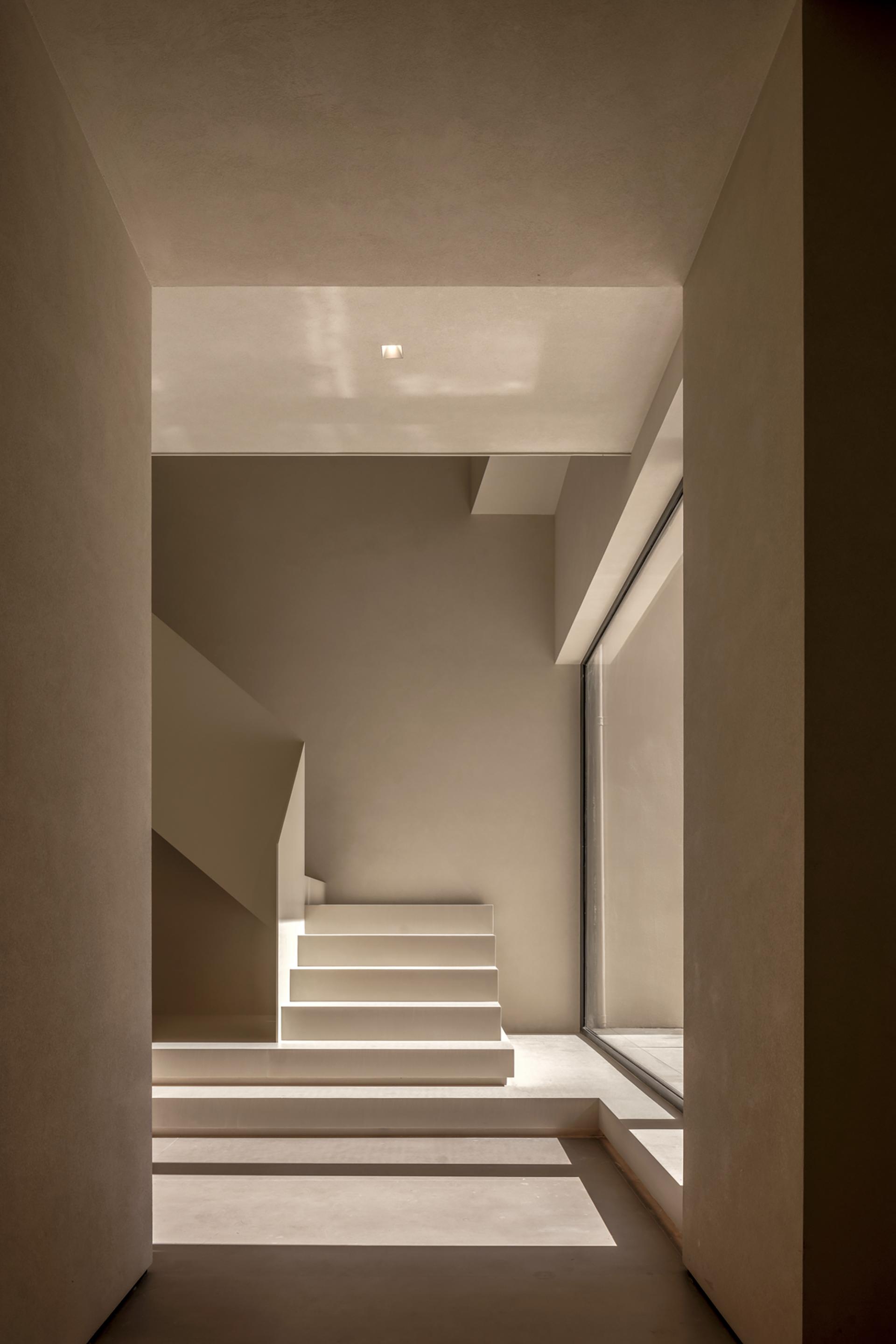 London Design Awards Winner - The Elegance from the Hollow Valley