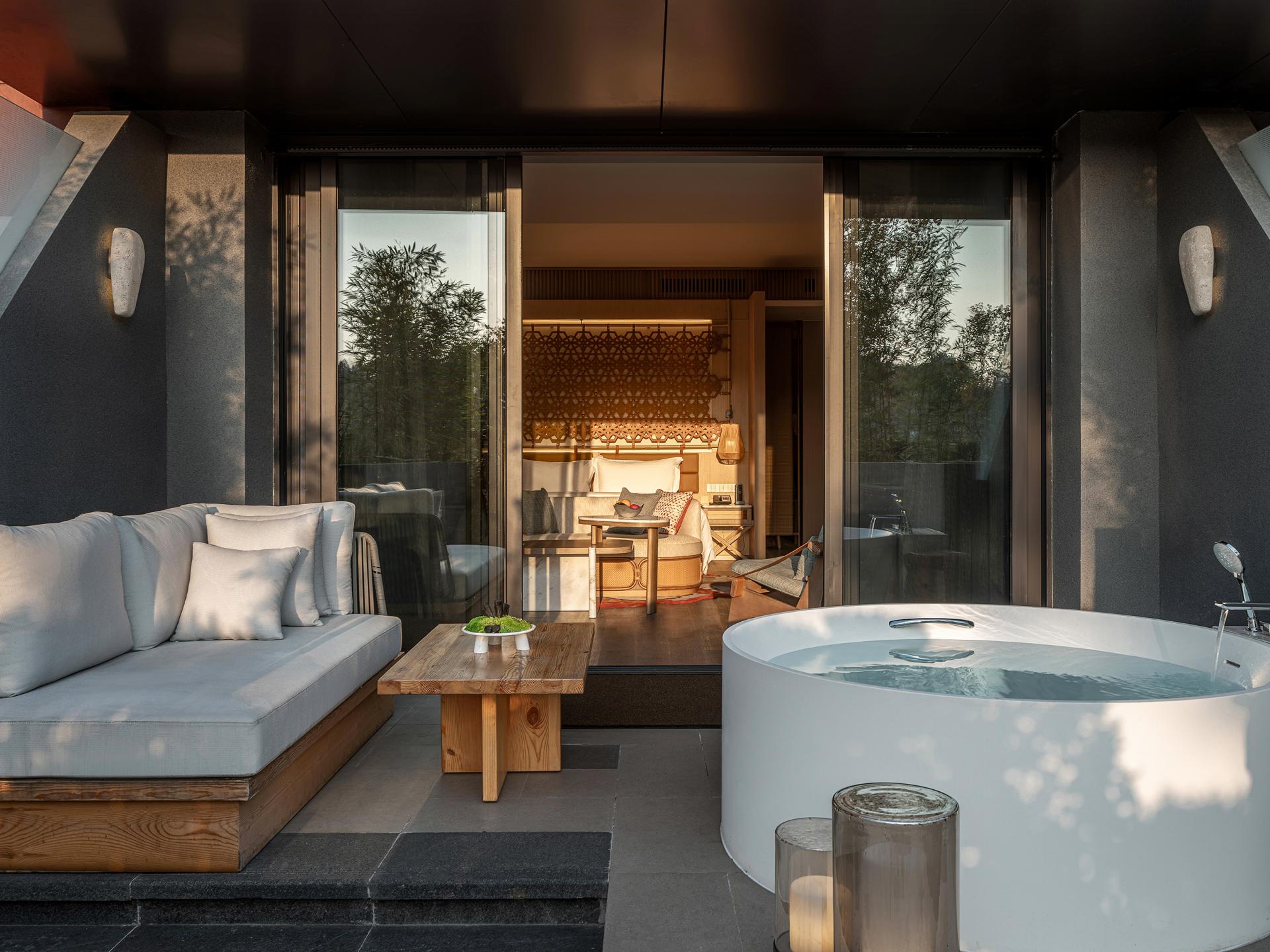 London Design Awards Winner - Chengdu Expo Waterfall Hotel-MGallery Collection