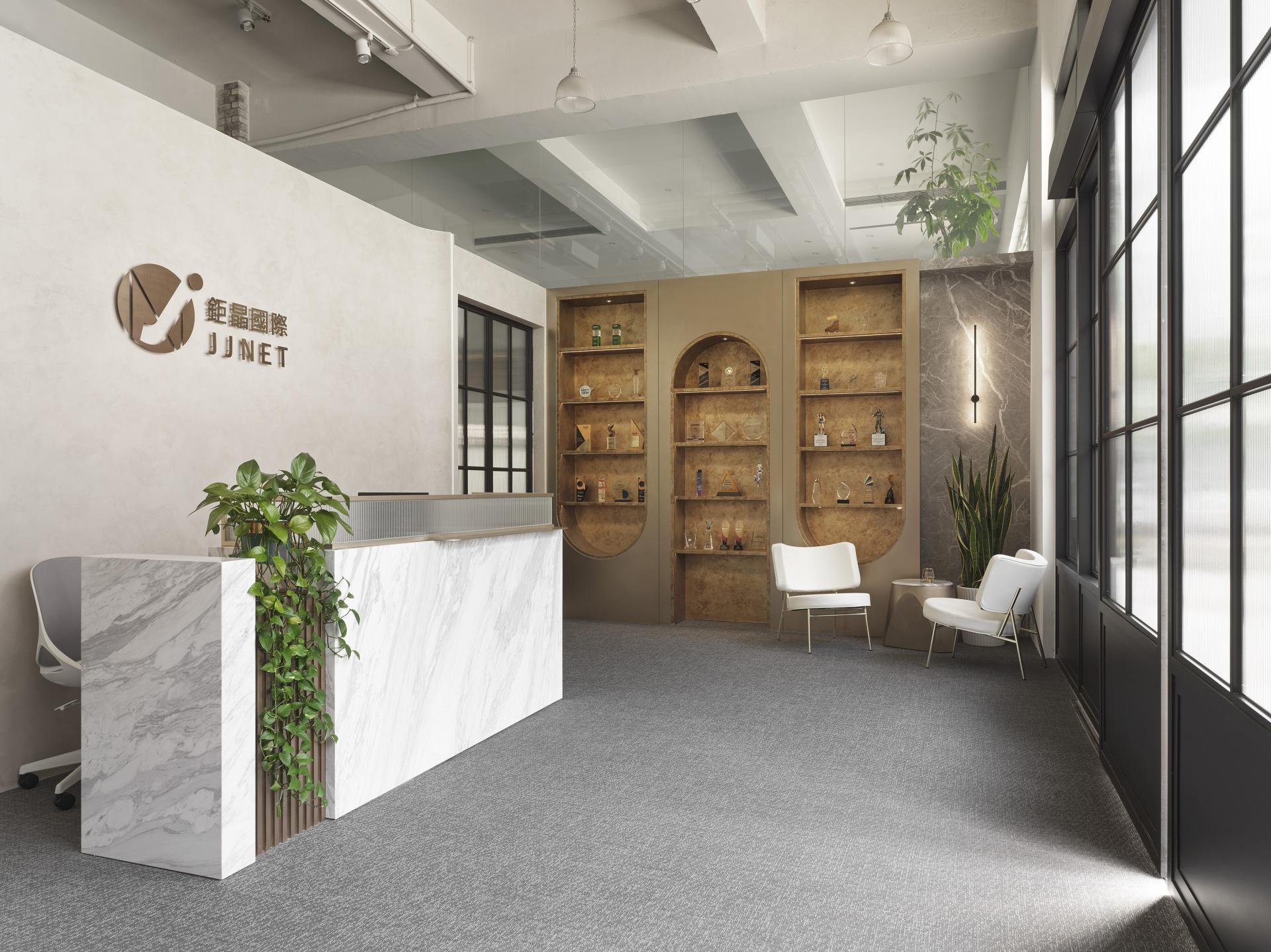 London Design Awards Winner - Pure Aura Resonates with Simplicity